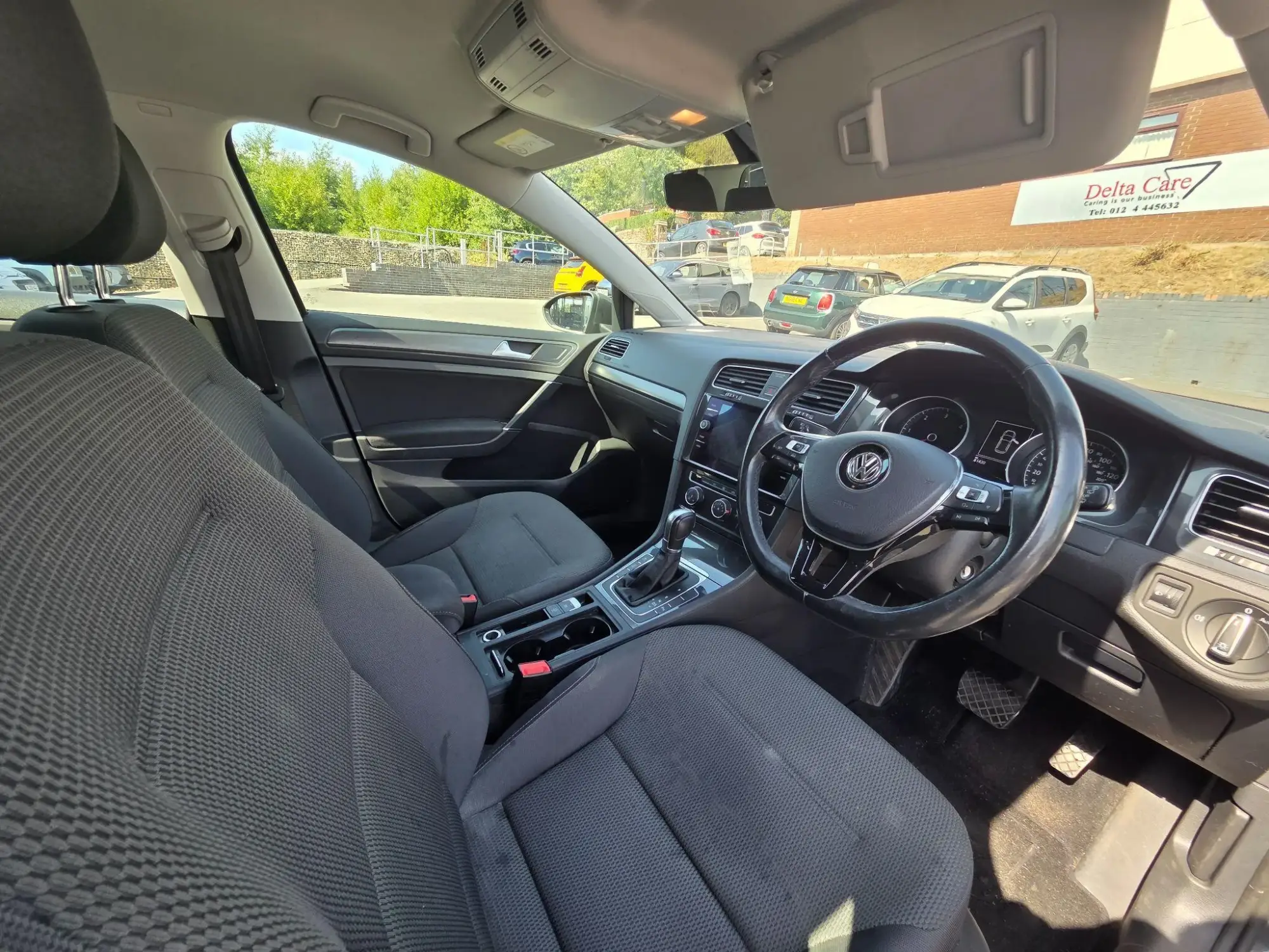 Volkswagen Golf Image 12
