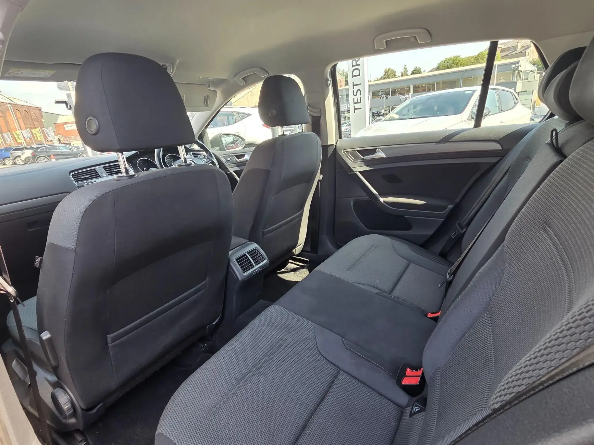 Volkswagen Golf Image 16