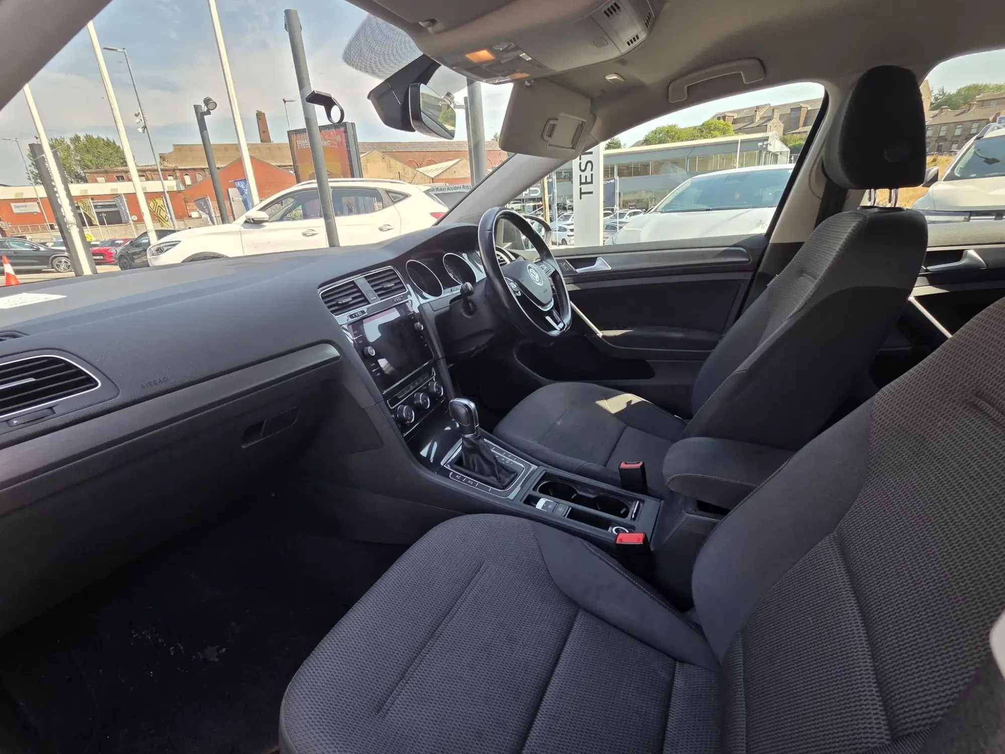 Volkswagen Golf Image 30
