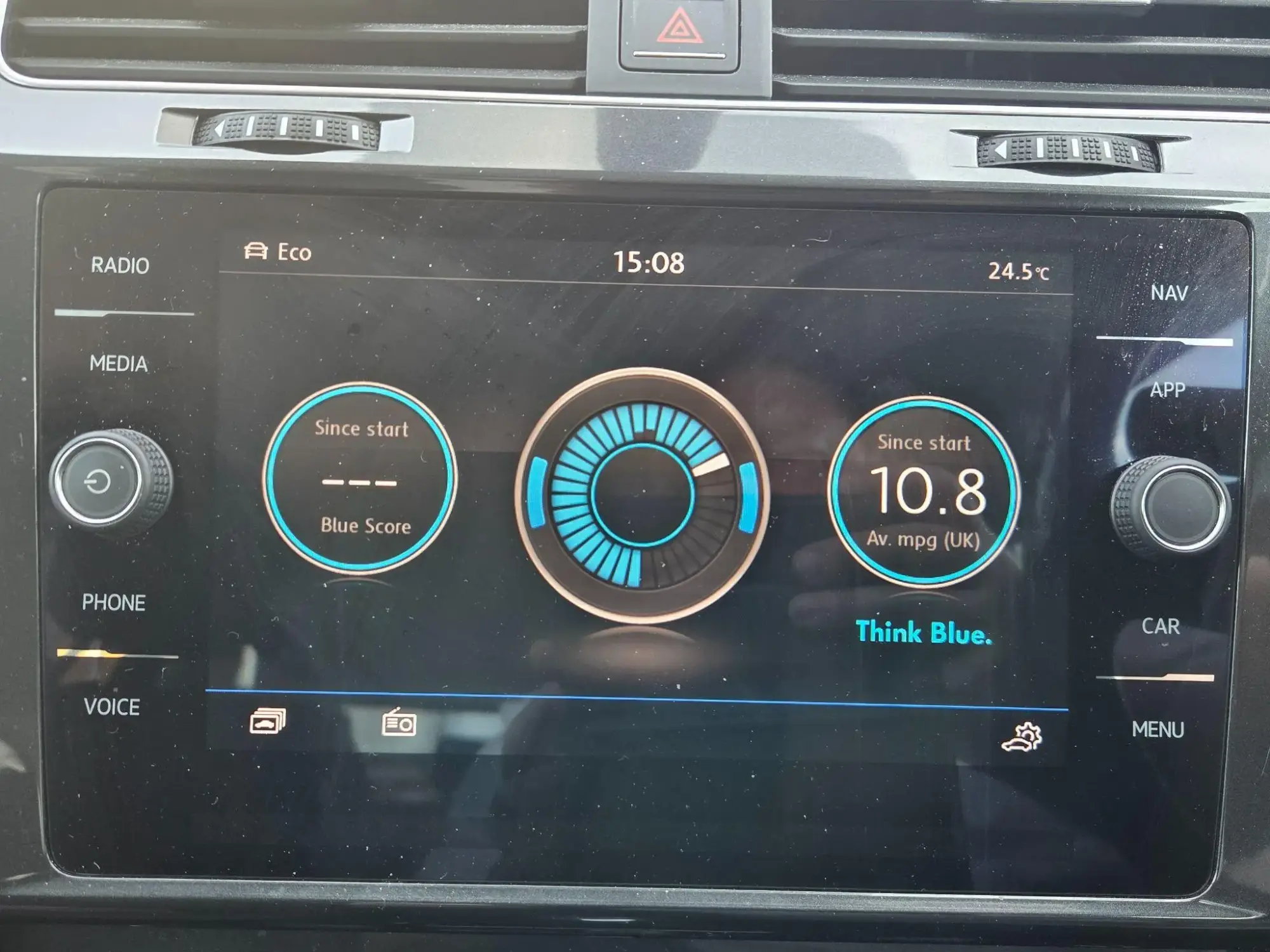 Volkswagen Golf Image 25