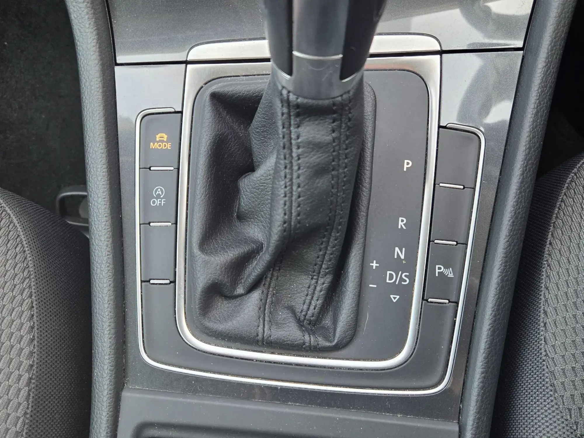 Volkswagen Golf Image 11