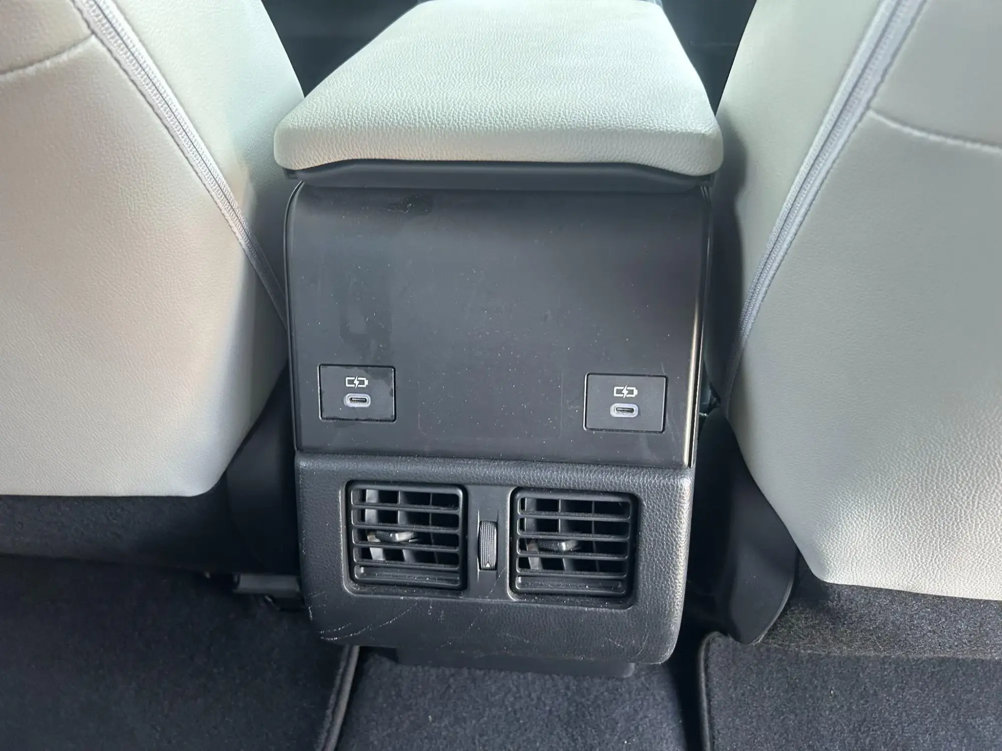 Toyota bZ4X Image 18