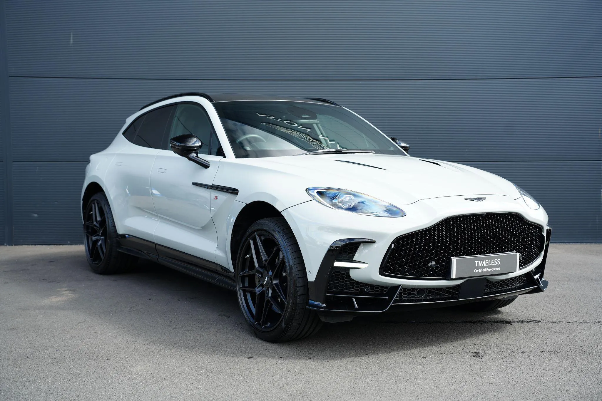 Aston Martin Dbx listing photo