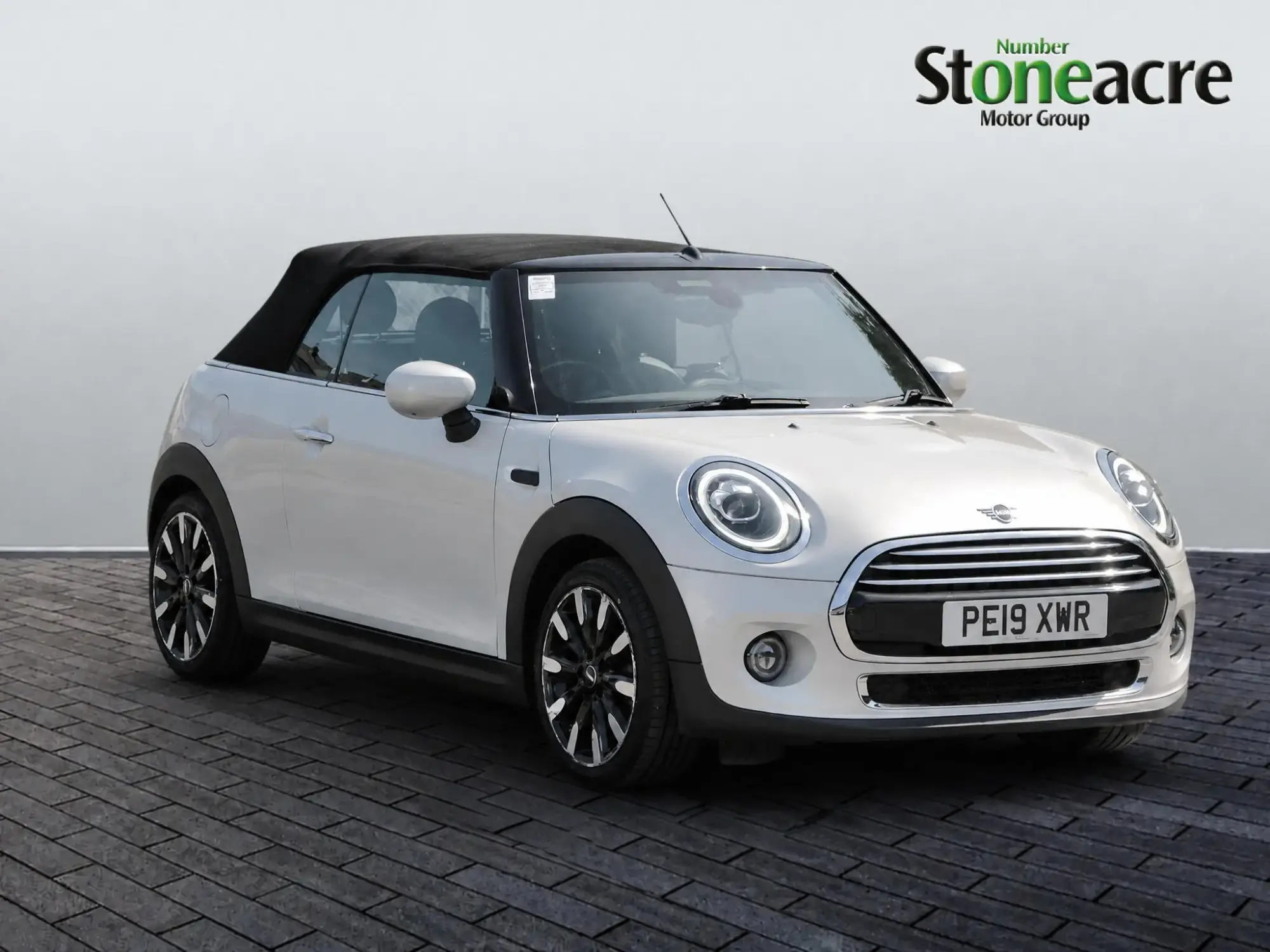 MINI Convertible 1.5 Cooper Exclusive Euro 6 (s/s) 2dr PE19XWR Image 1