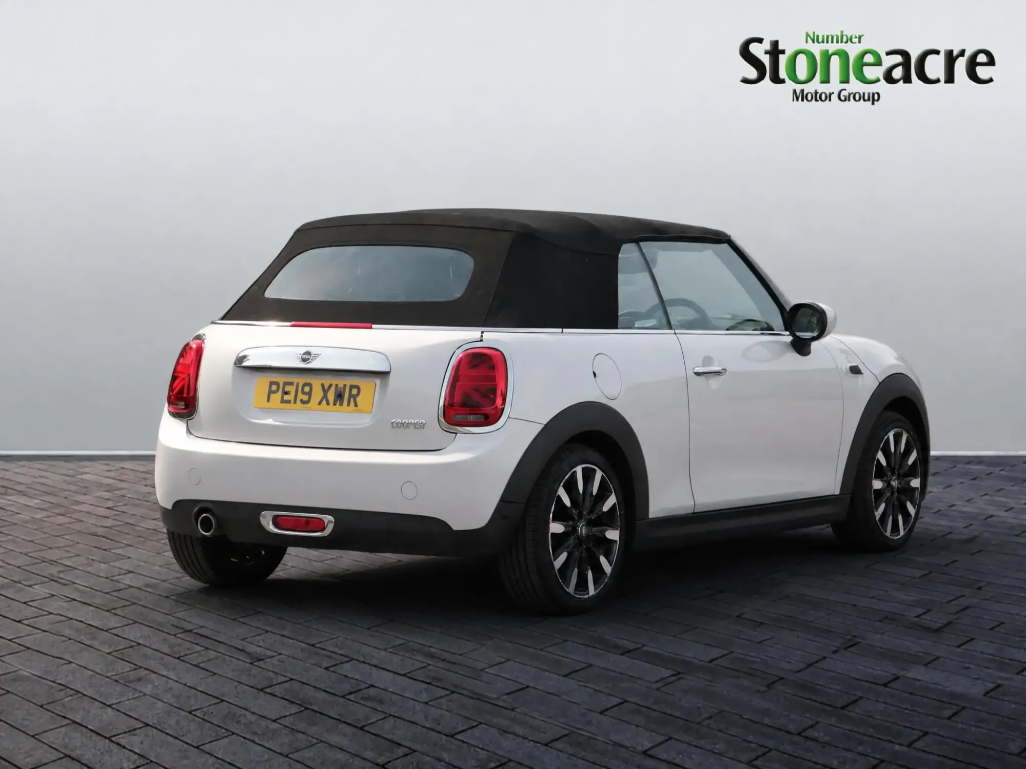 MINI Convertible 1.5 Cooper Exclusive Euro 6 (s/s) 2dr PE19XWR Image 3