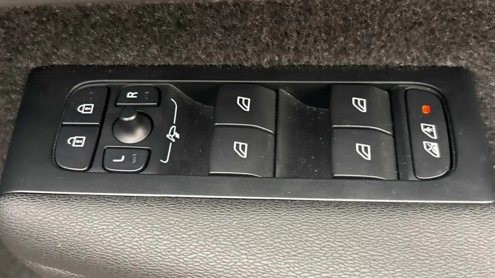 Volvo XC40 Image 15