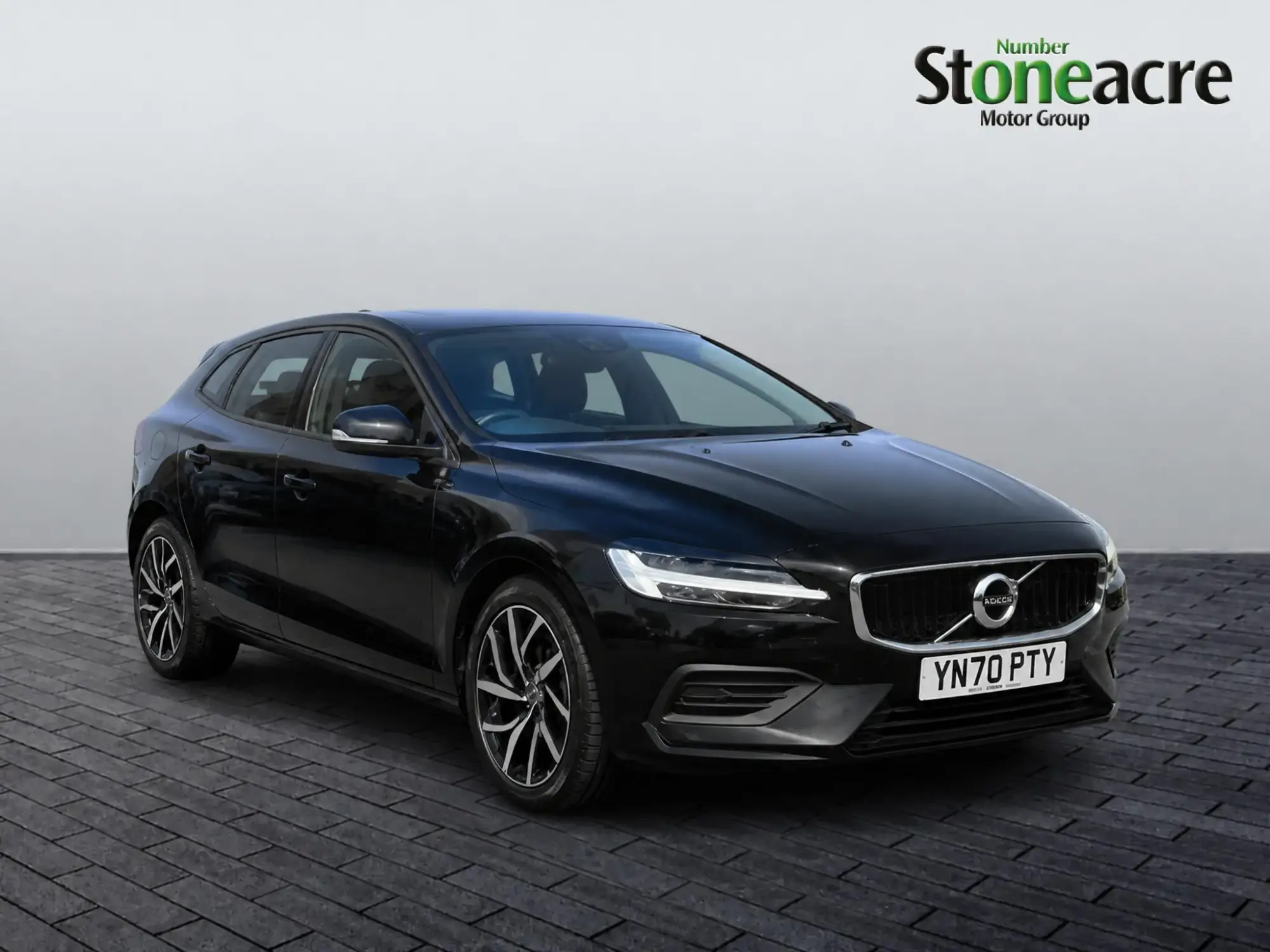 Volvo V60 2.0 D3 Momentum Plus Euro 6 (s/s) 5dr YN70PTY Image 1 Volvo V60 2.0 D3 Momentum Plus Euro 6 (s/s) 5dr YN70PTY Image 1