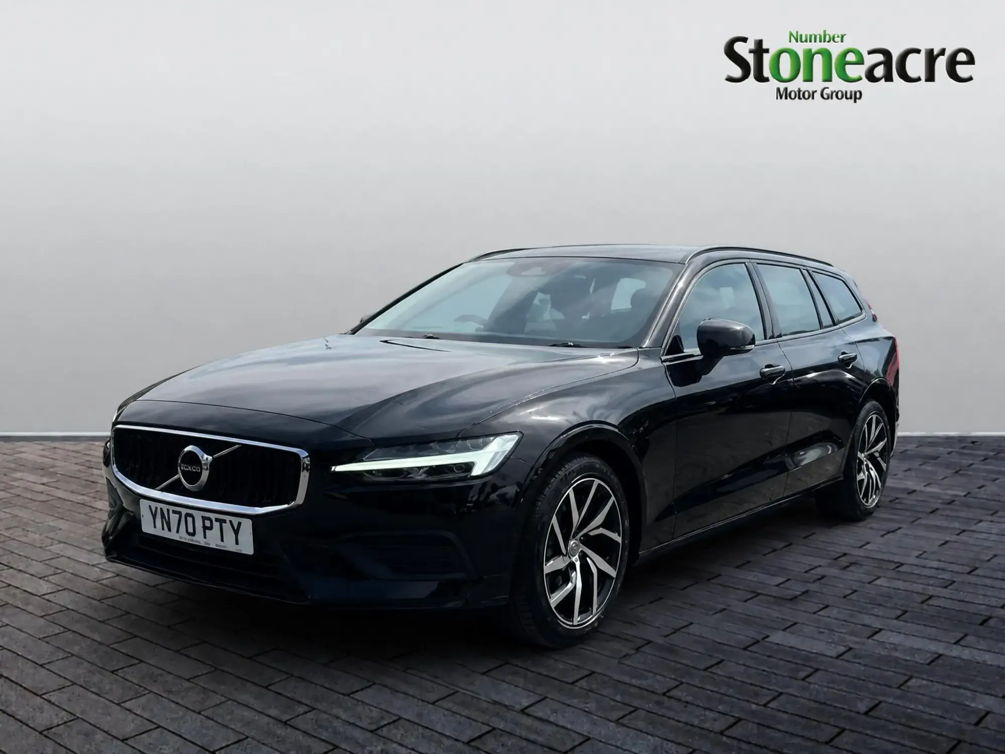 Volvo V60 2.0 D3 Momentum Plus Euro 6 (s/s) 5dr YN70PTY Image 3 Volvo V60 2.0 D3 Momentum Plus Euro 6 (s/s) 5dr YN70PTY Image 3