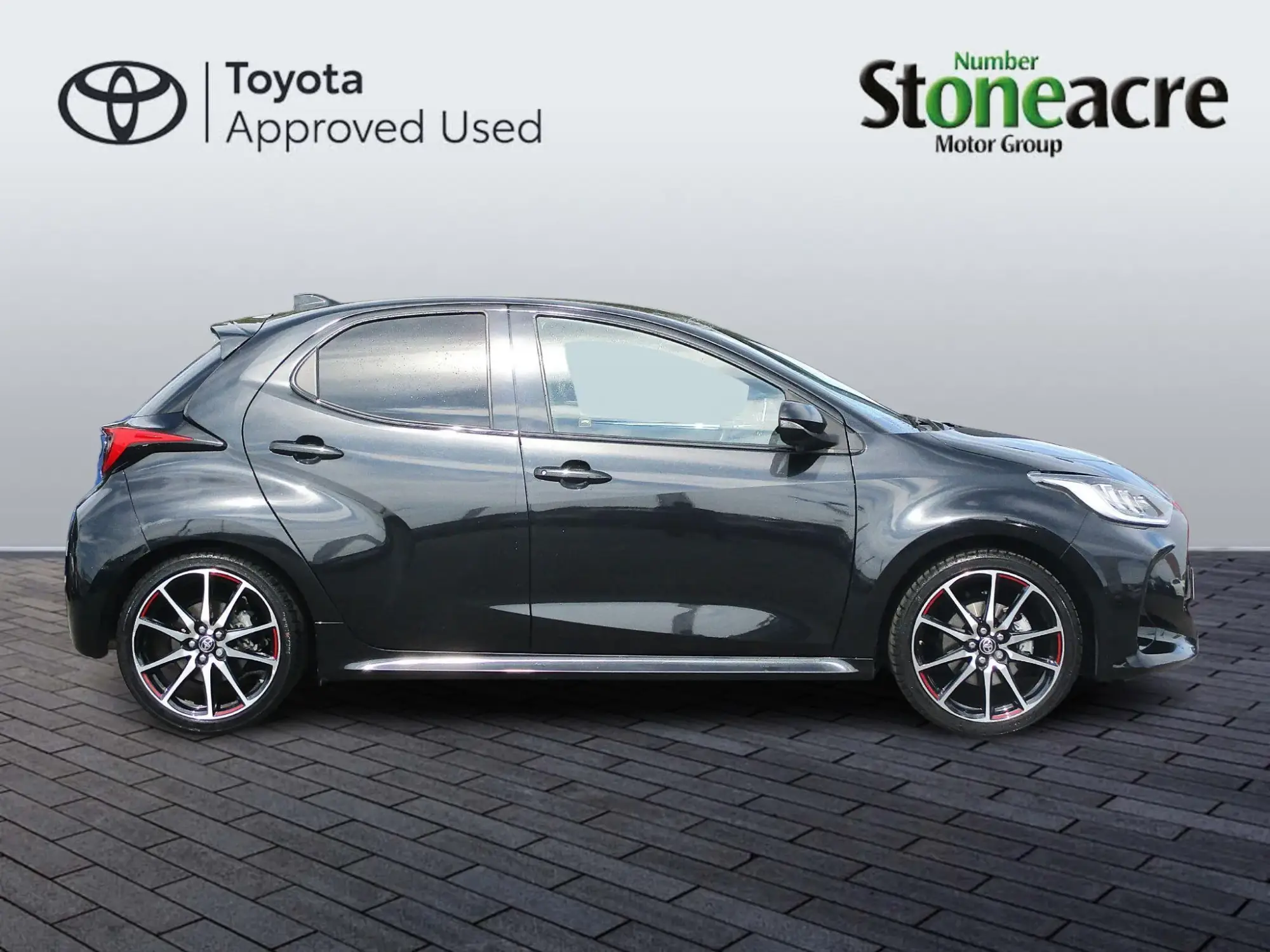 Toyota Yaris Image 2