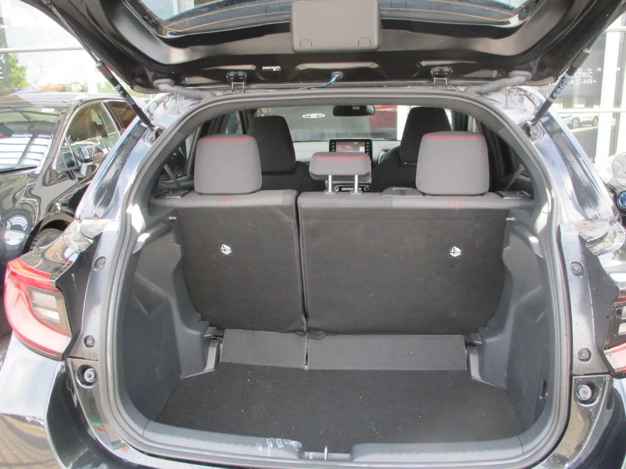 Toyota Yaris Image 10