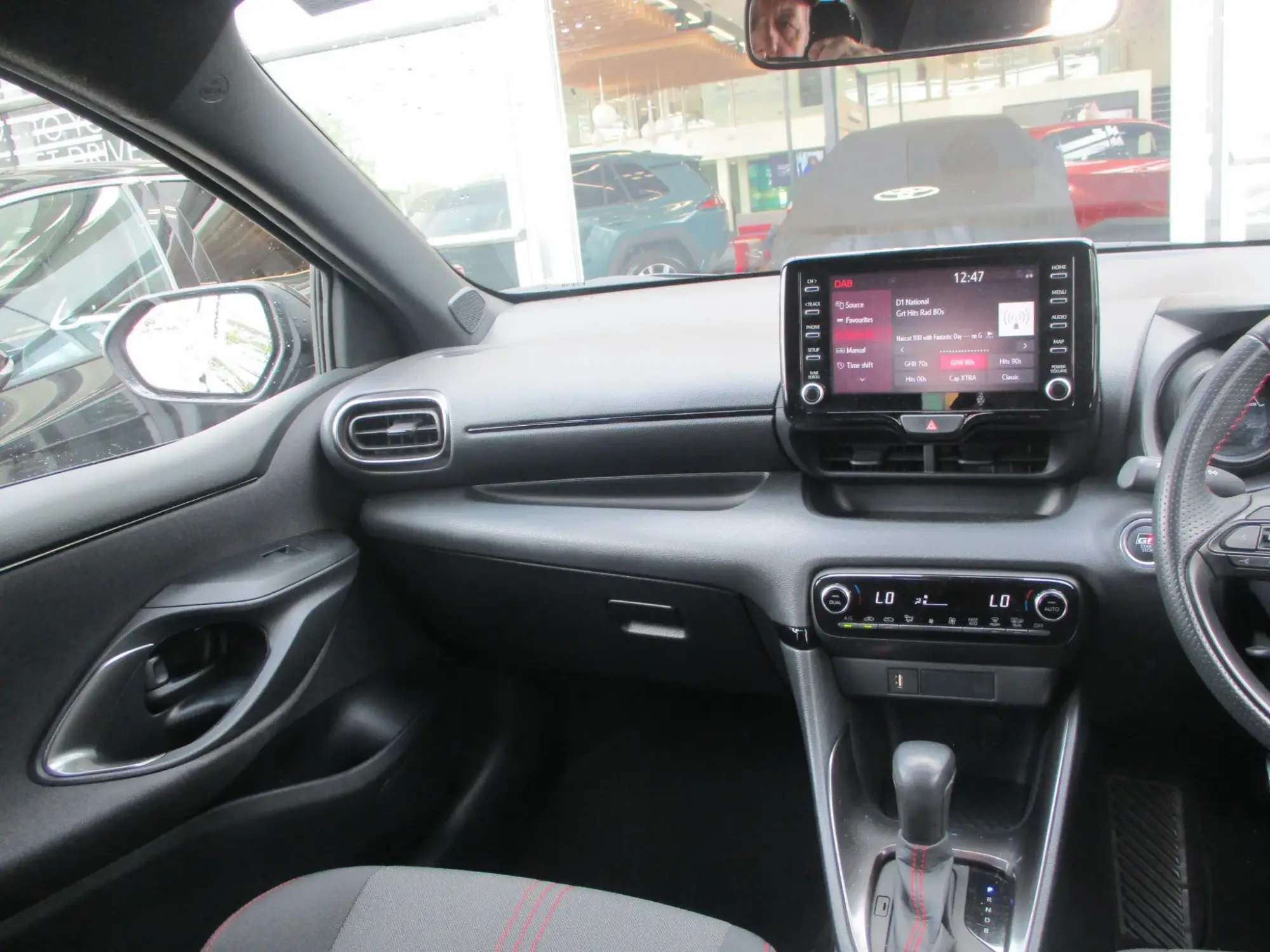Toyota Yaris Image 13