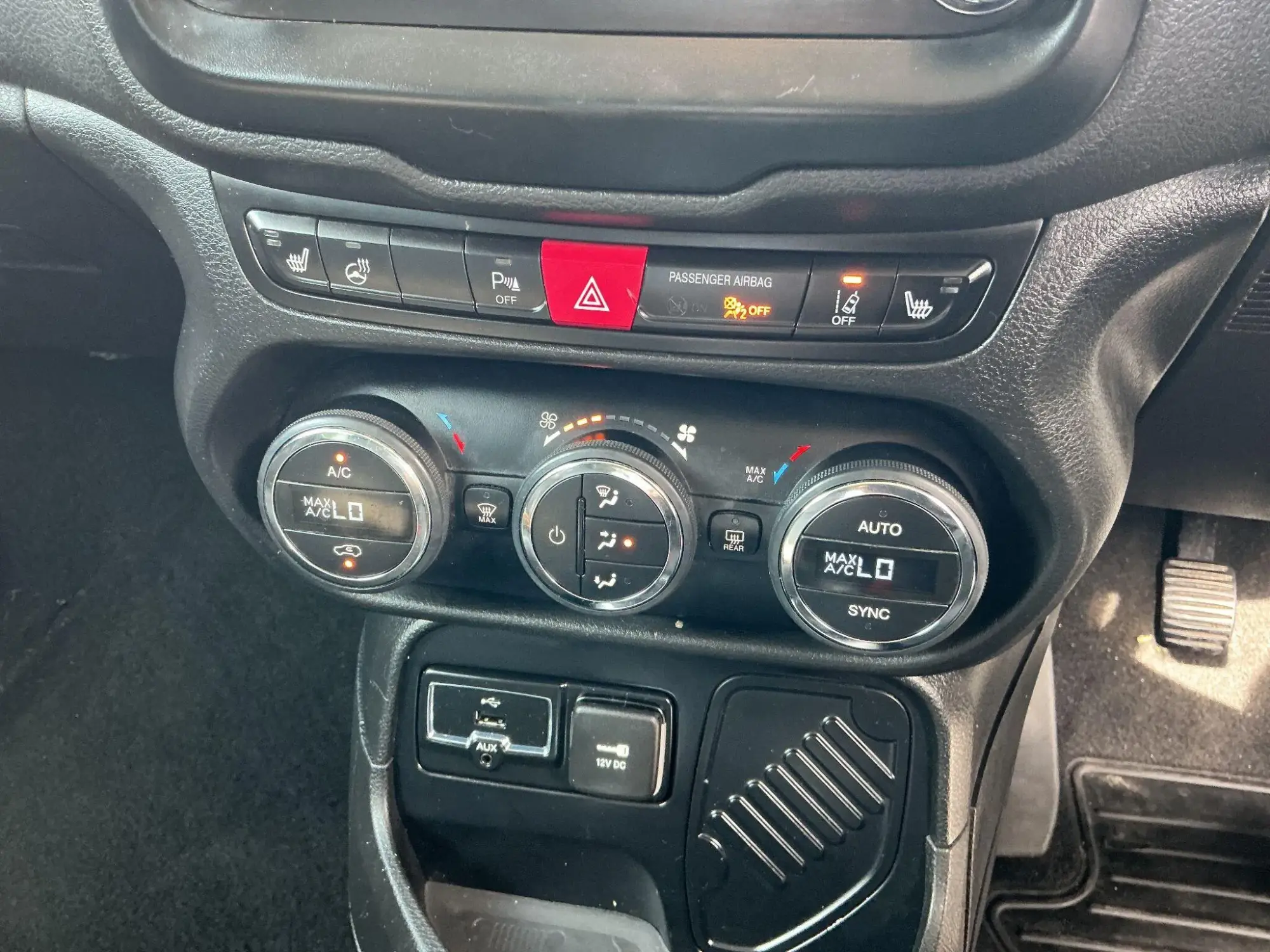 Jeep Renegade Image 14