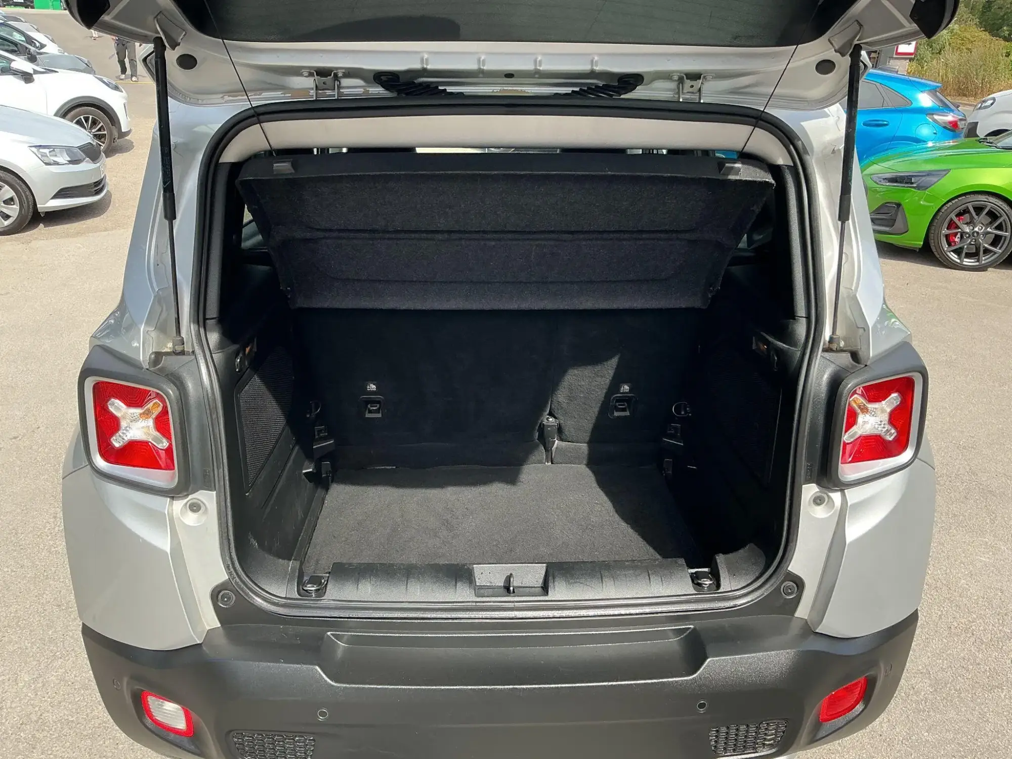 Jeep Renegade Image 21