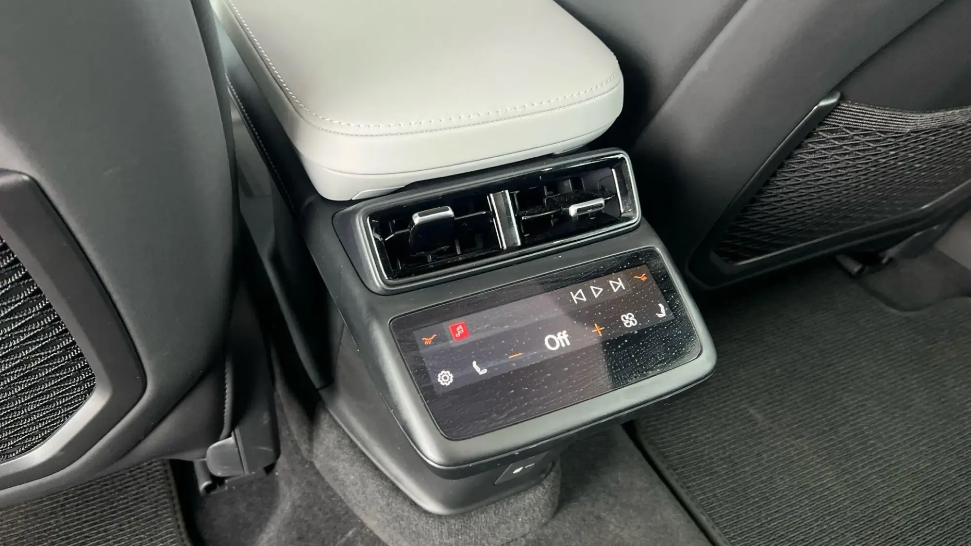 Polestar 4 SUV Image 20