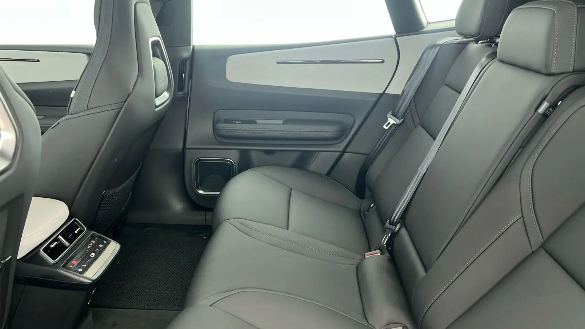 Polestar 4 SUV Image 22