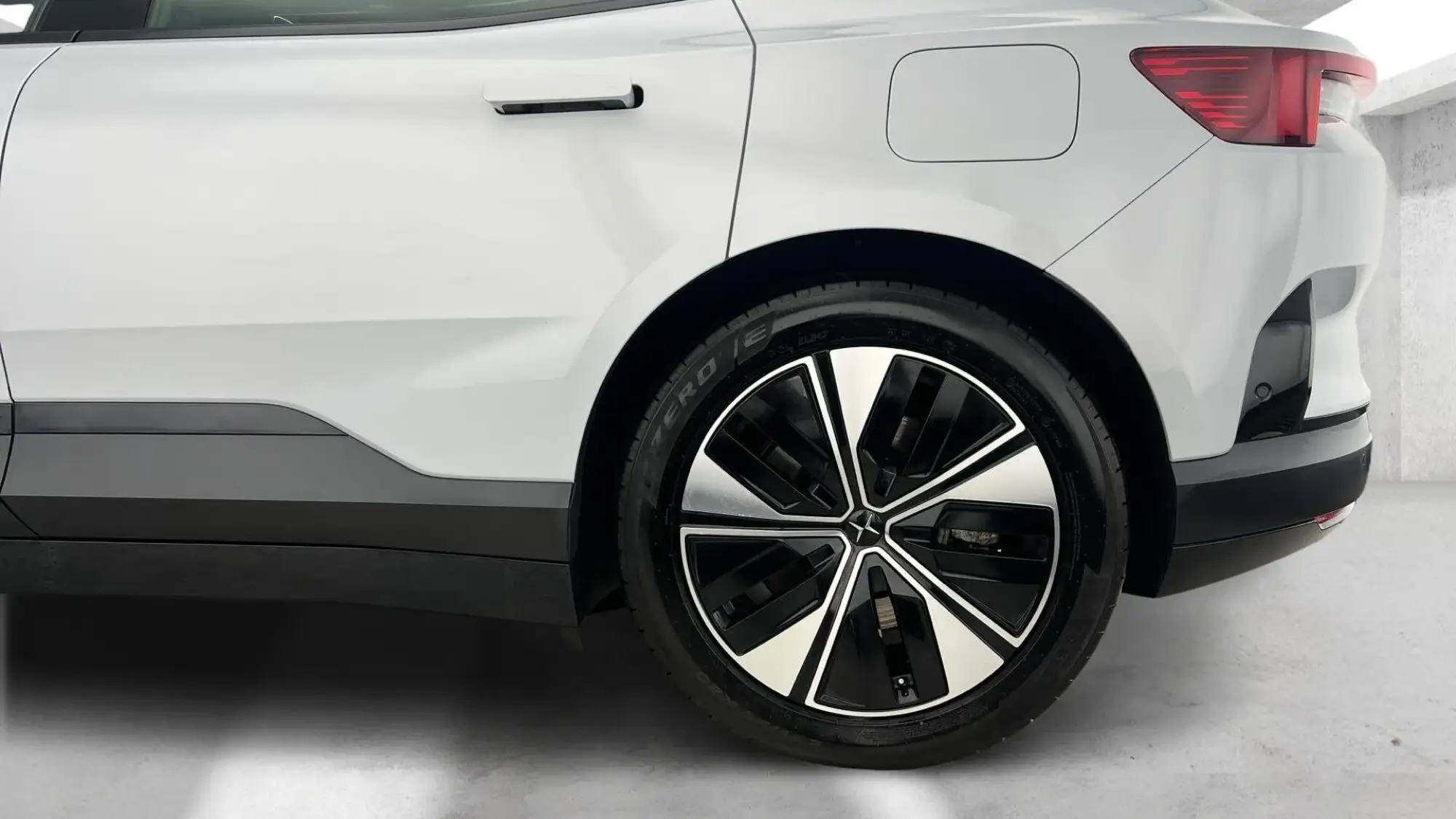 Polestar 4 SUV Image 27