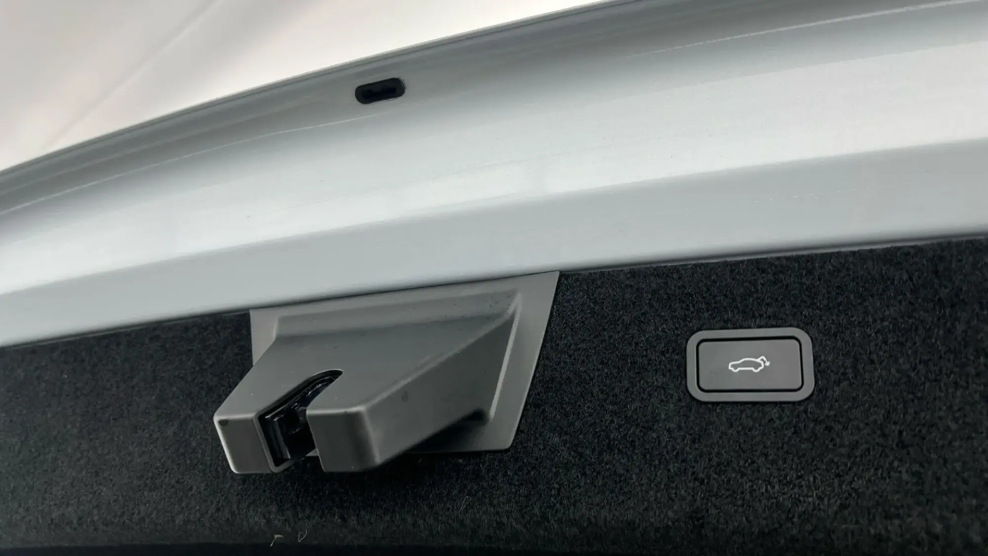Polestar 4 SUV Image 30