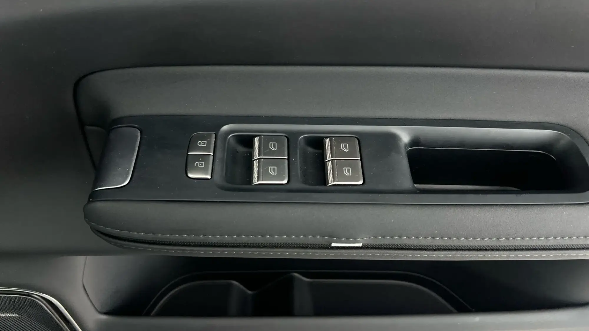 Polestar 4 SUV Image 33