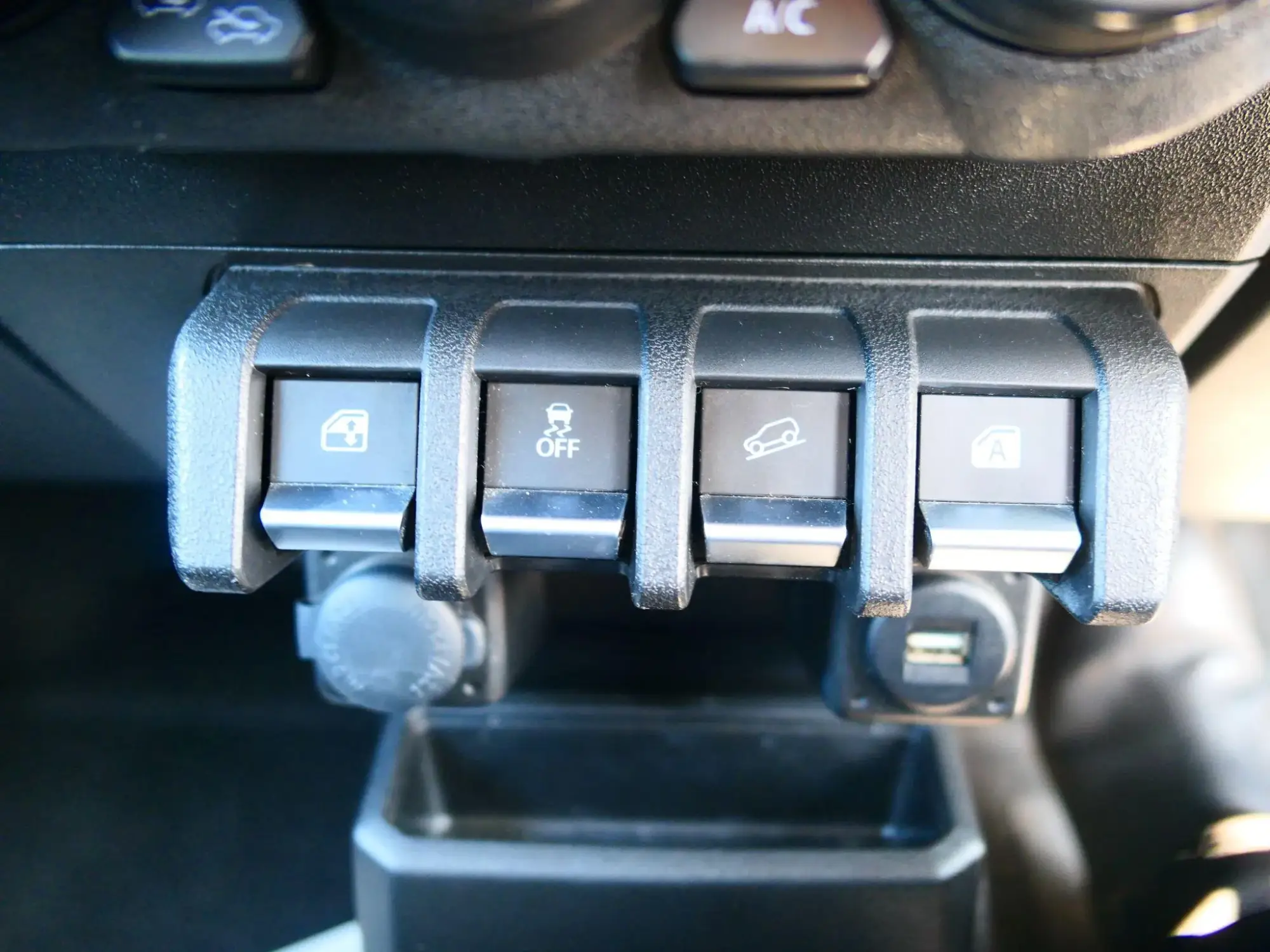 Suzuki Jimny Image 21