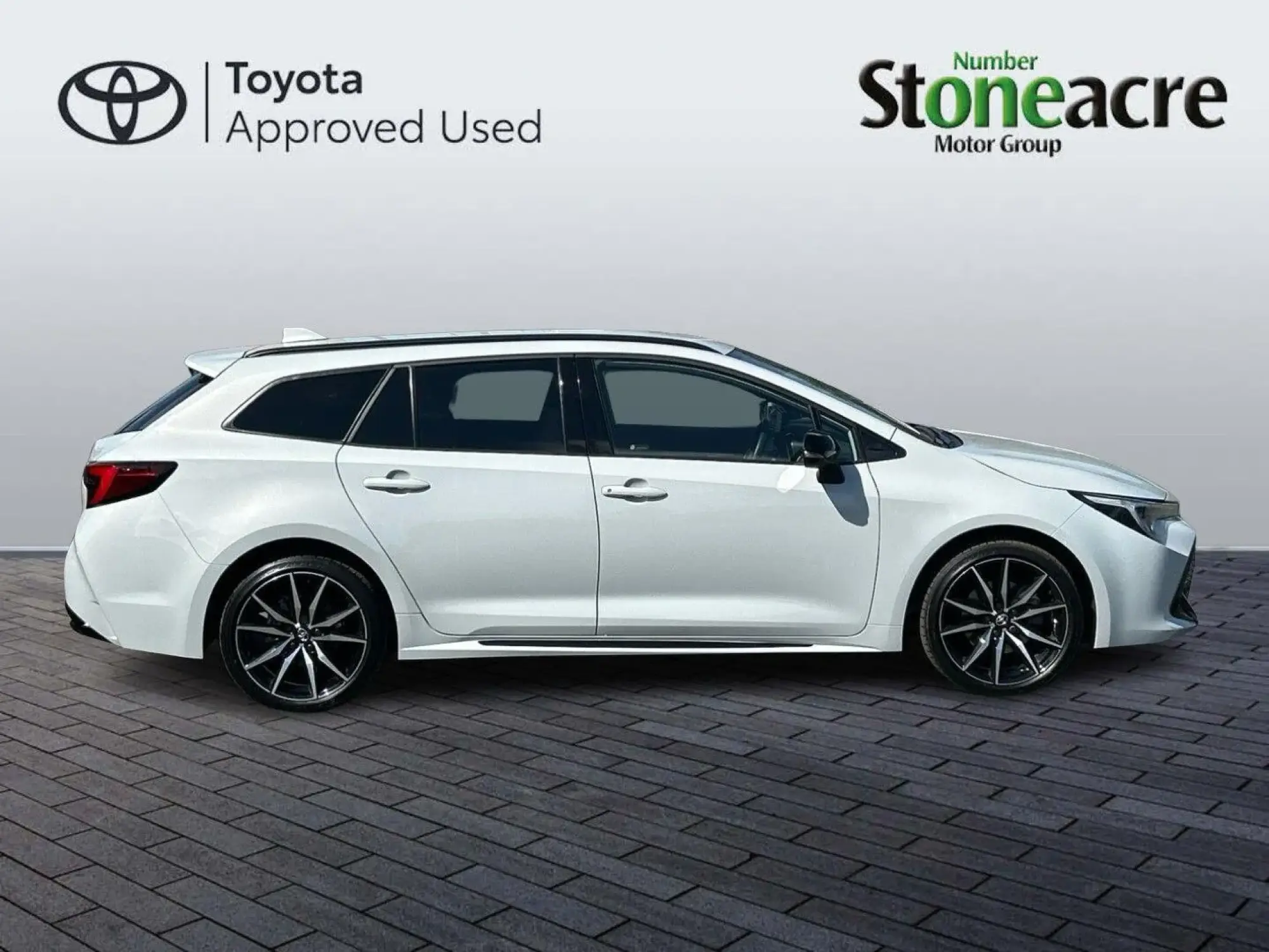 Toyota Corolla Touring Sports Image 2