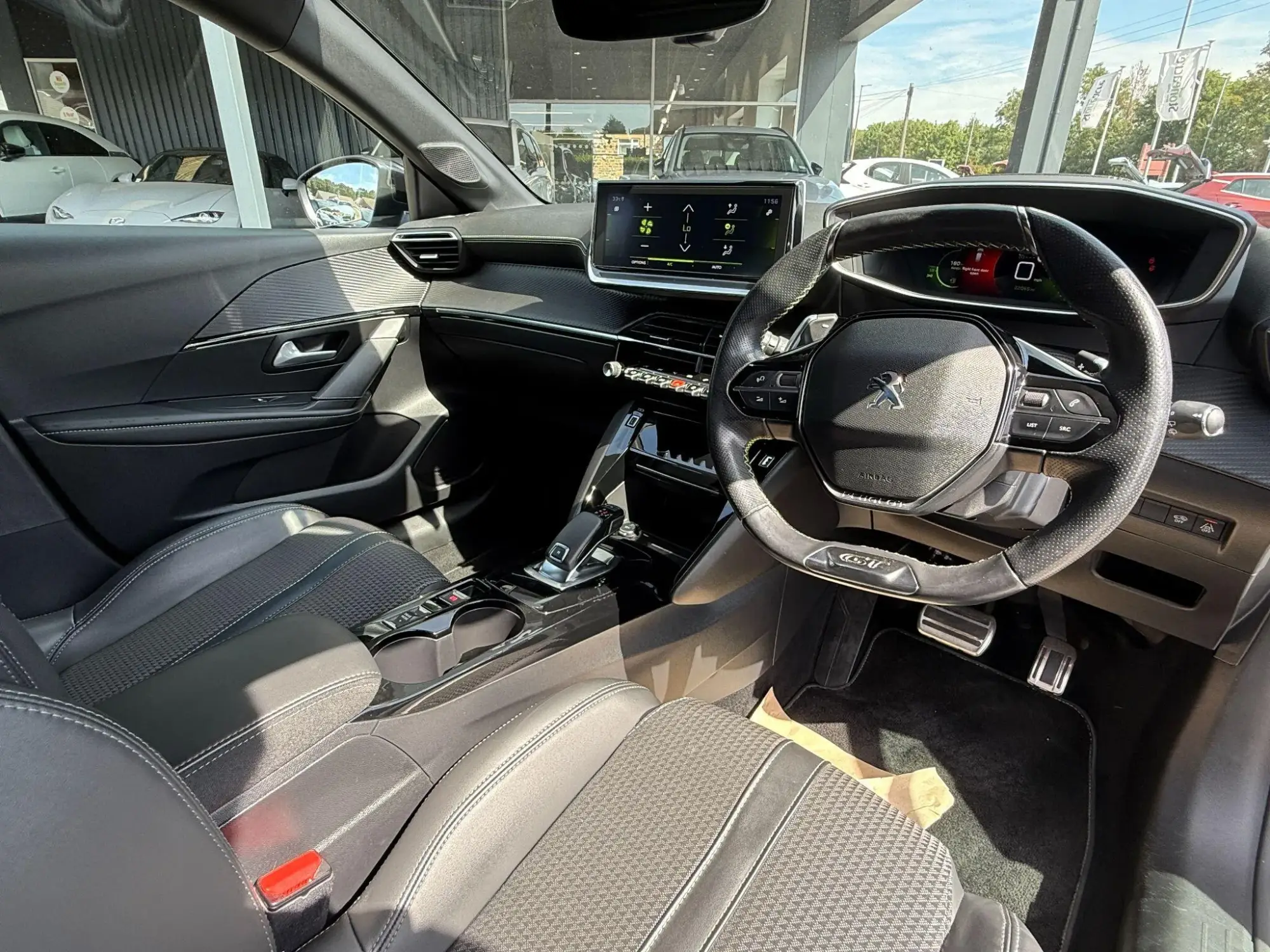 Peugeot 208 Image 10