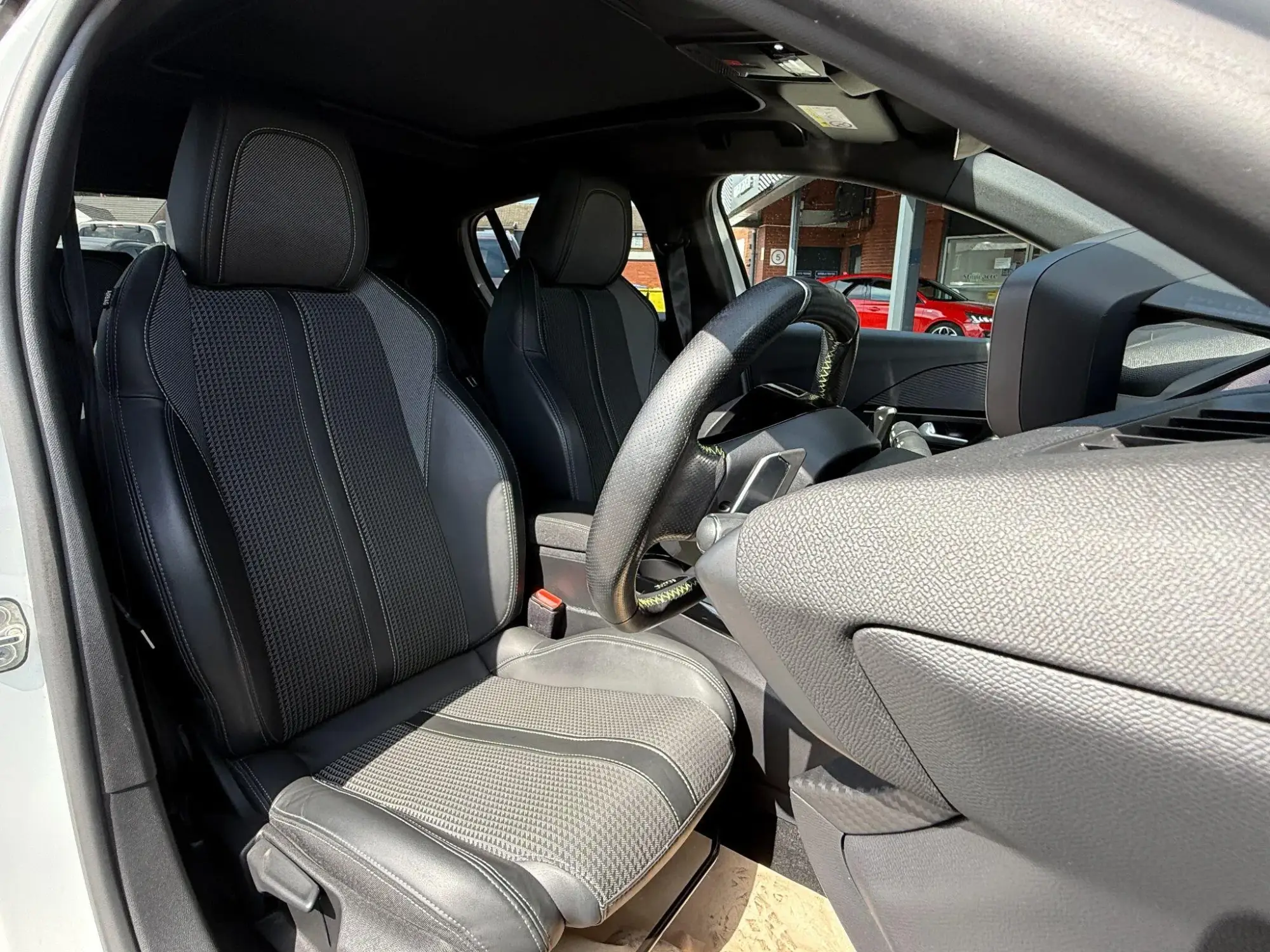 Peugeot 208 Image 13