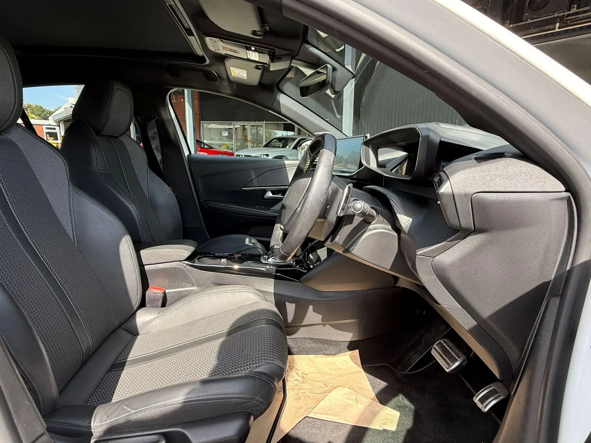 Peugeot 208 Image 14