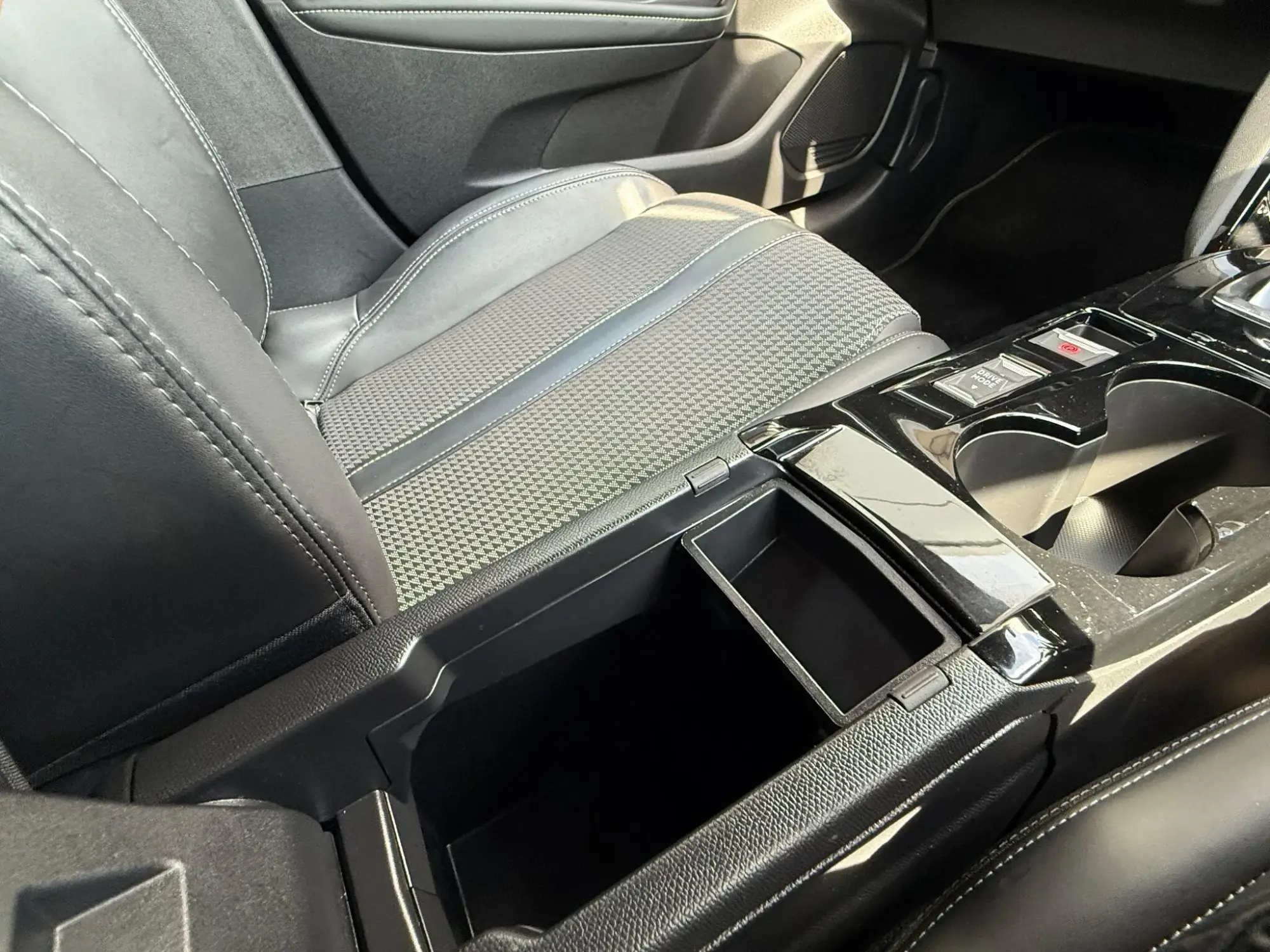 Peugeot 208 Image 15