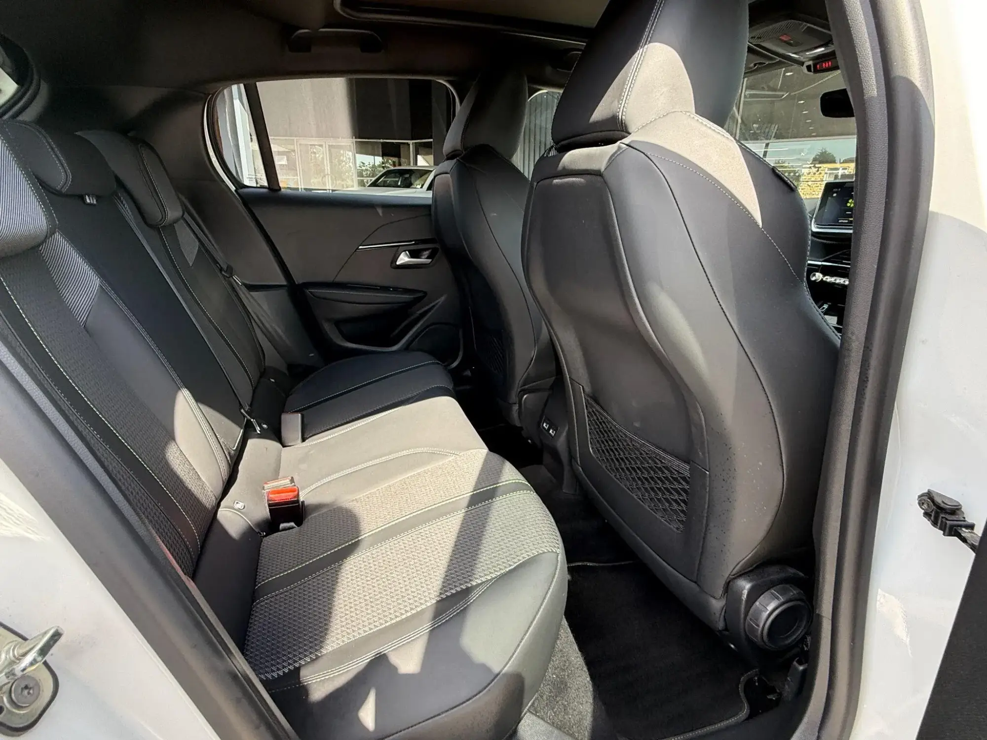 Peugeot 208 Image 19