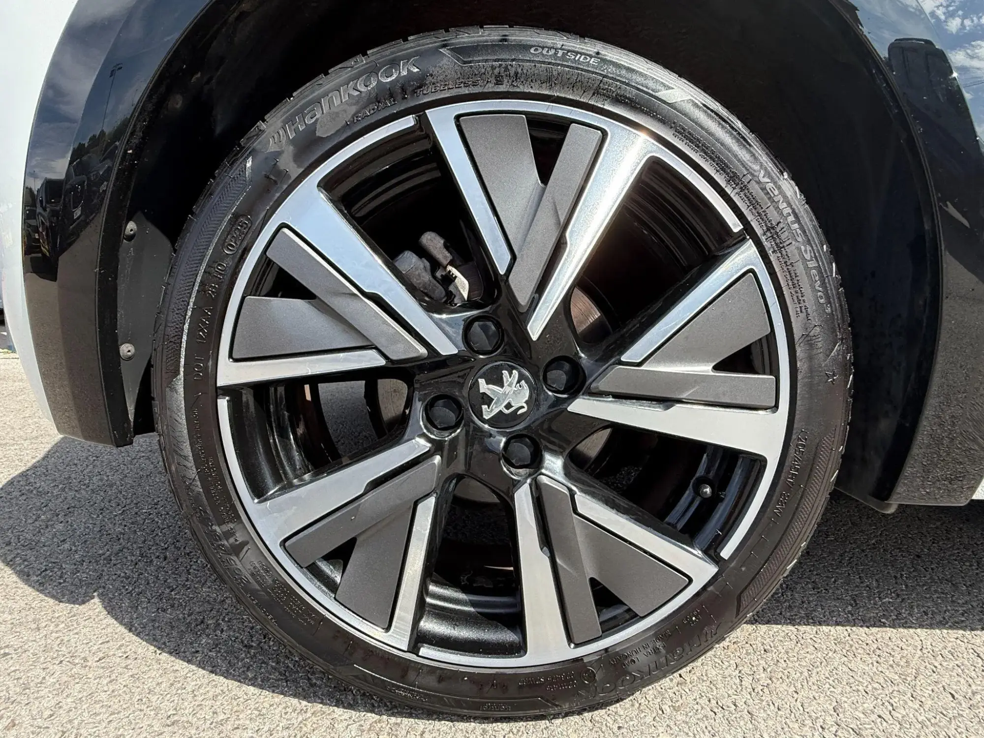 Peugeot 208 Image 23