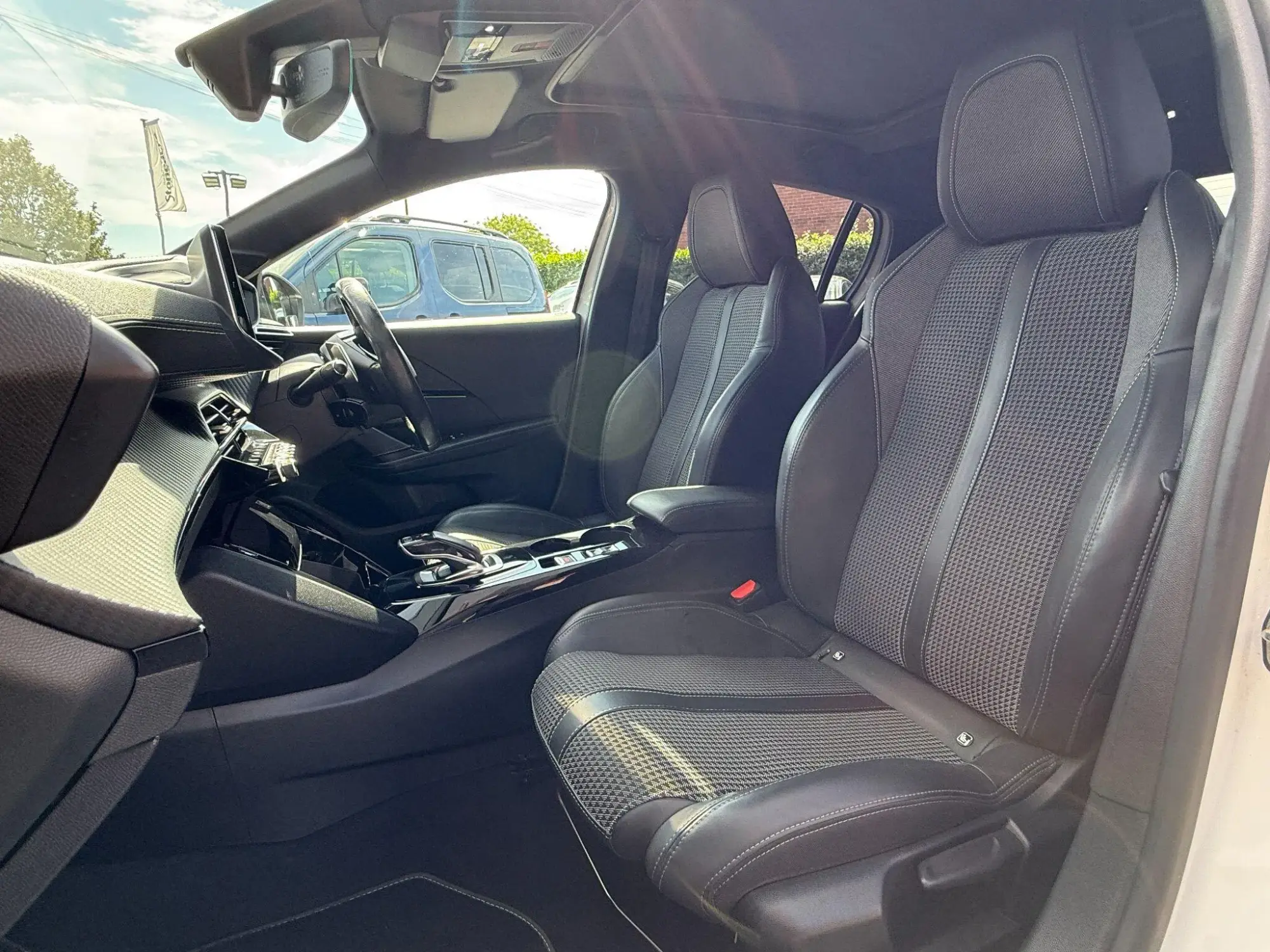 Peugeot 208 Image 31