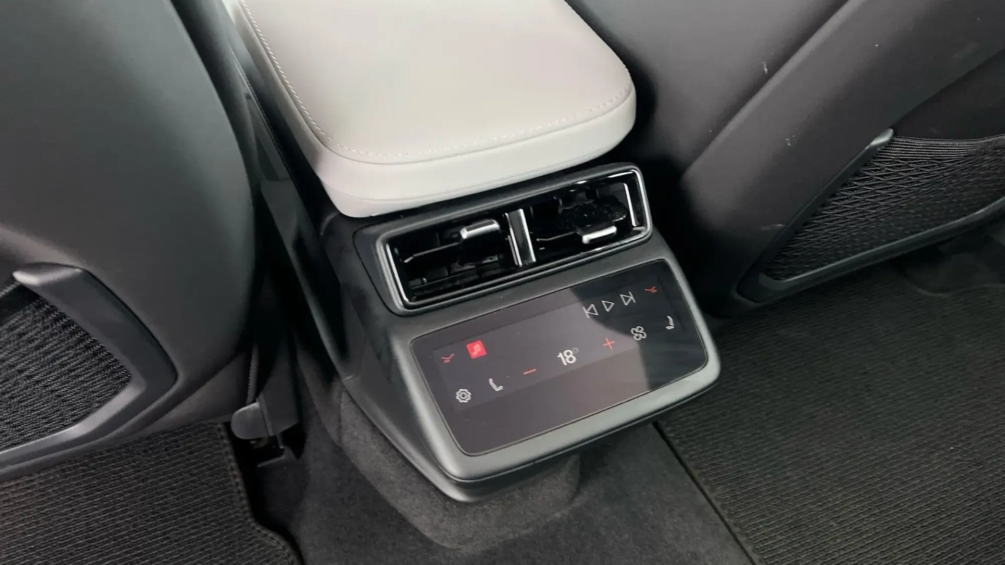 Polestar 4 Image 18