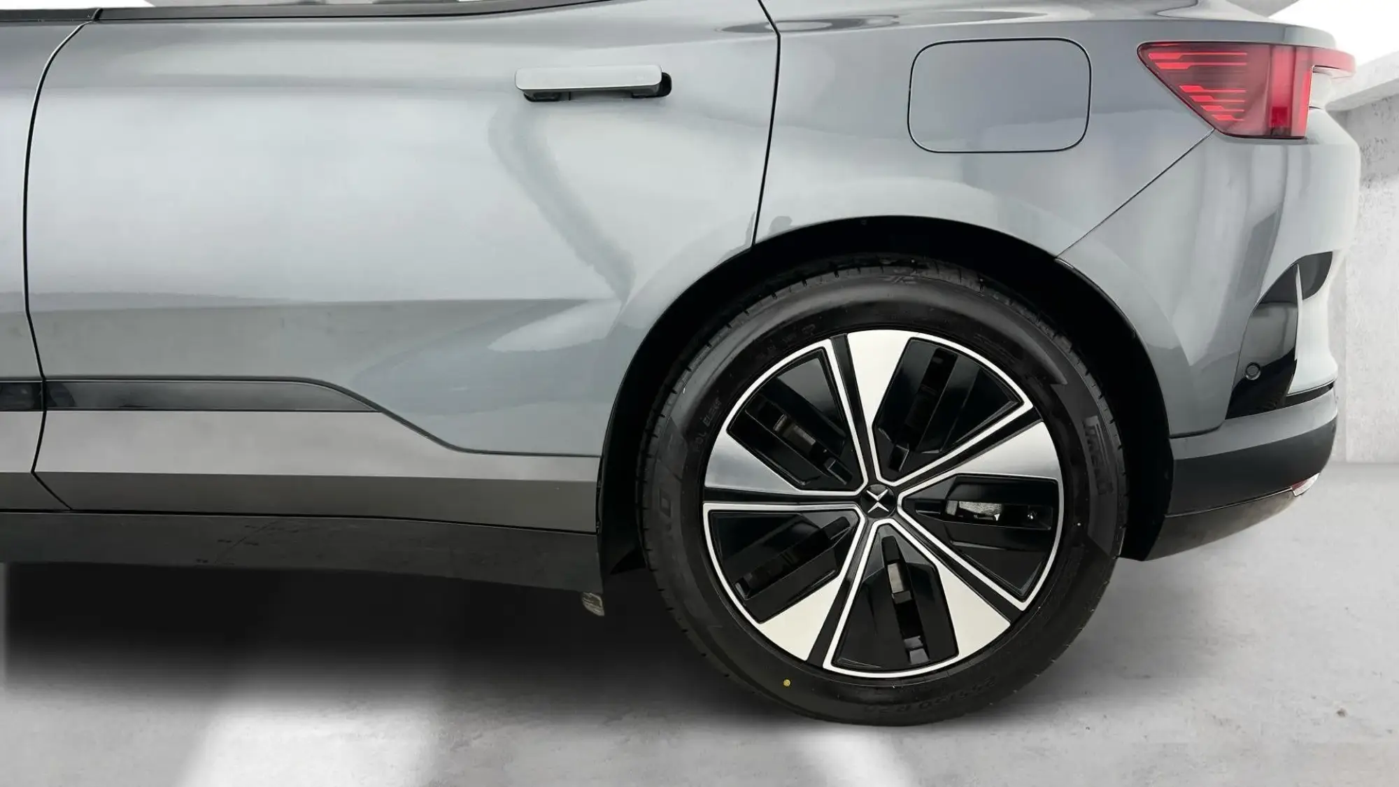 Polestar 4 Image 25