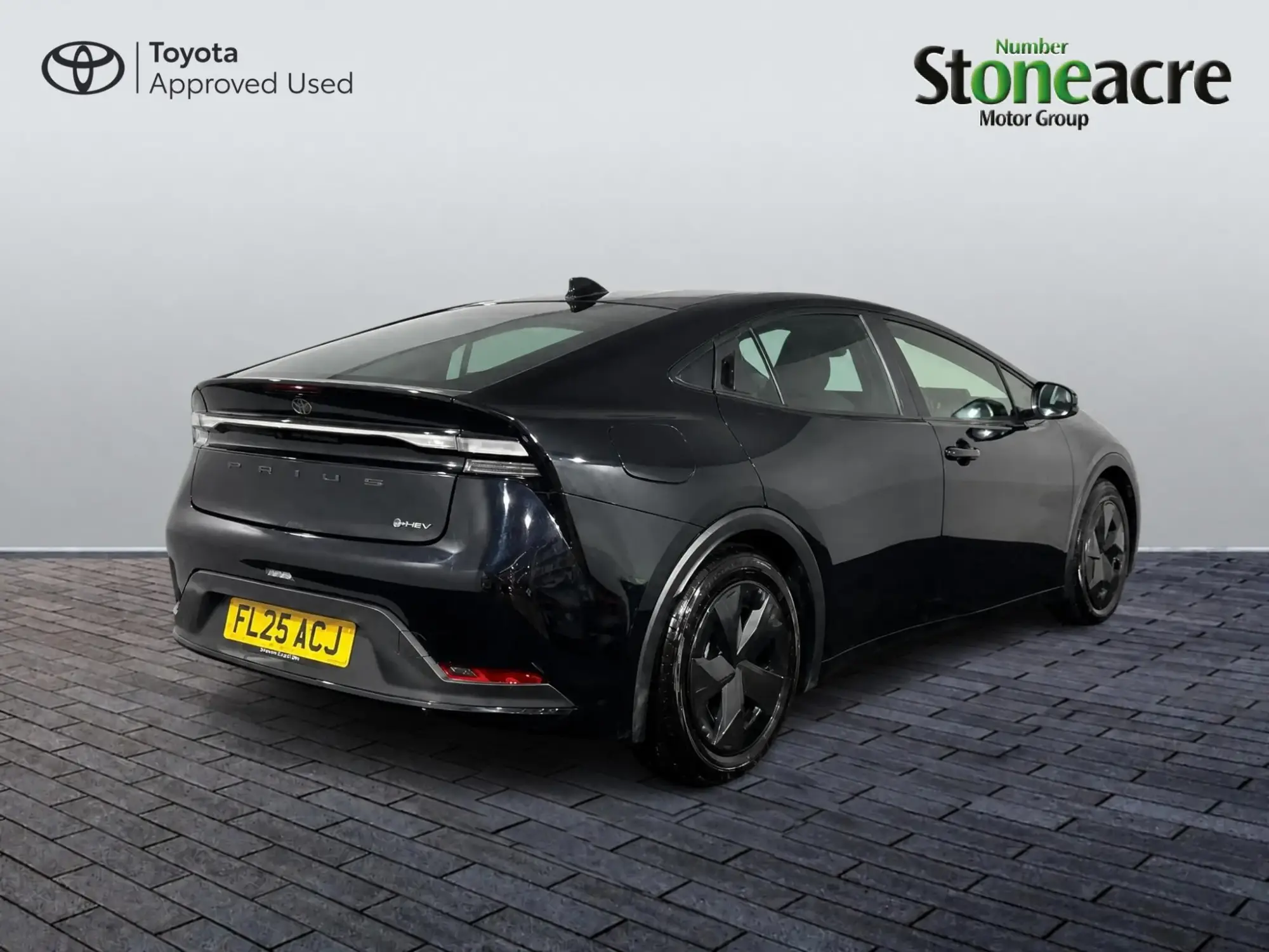 Toyota Prius Plug-in Hybrid 2.0 13.6 kWh Design CVT Euro 6 (s/s) 5dr FL25ACJ Image 2 Toyota Prius Plug-in Hybrid 2.0 13.6 kWh Design CVT Euro 6 (s/s) 5dr FL25ACJ Image 2