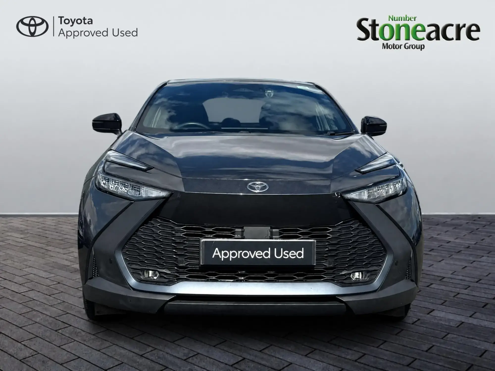 Toyota C-HR Plug-in Hybrid Image 8 Toyota C-HR Plug-in Hybrid Image 8