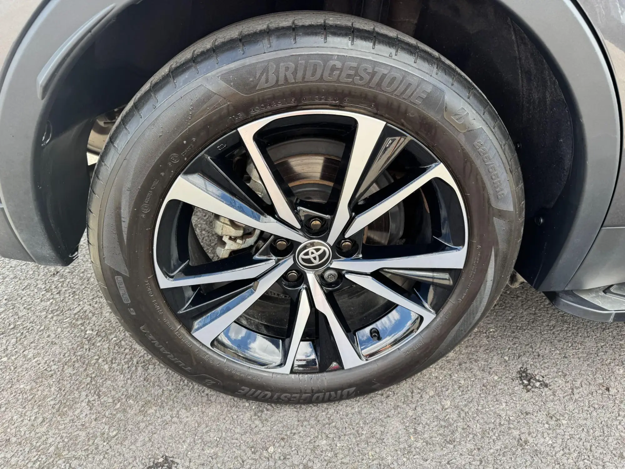 Toyota C-HR Plug-in Hybrid Image 9 Toyota C-HR Plug-in Hybrid Image 9