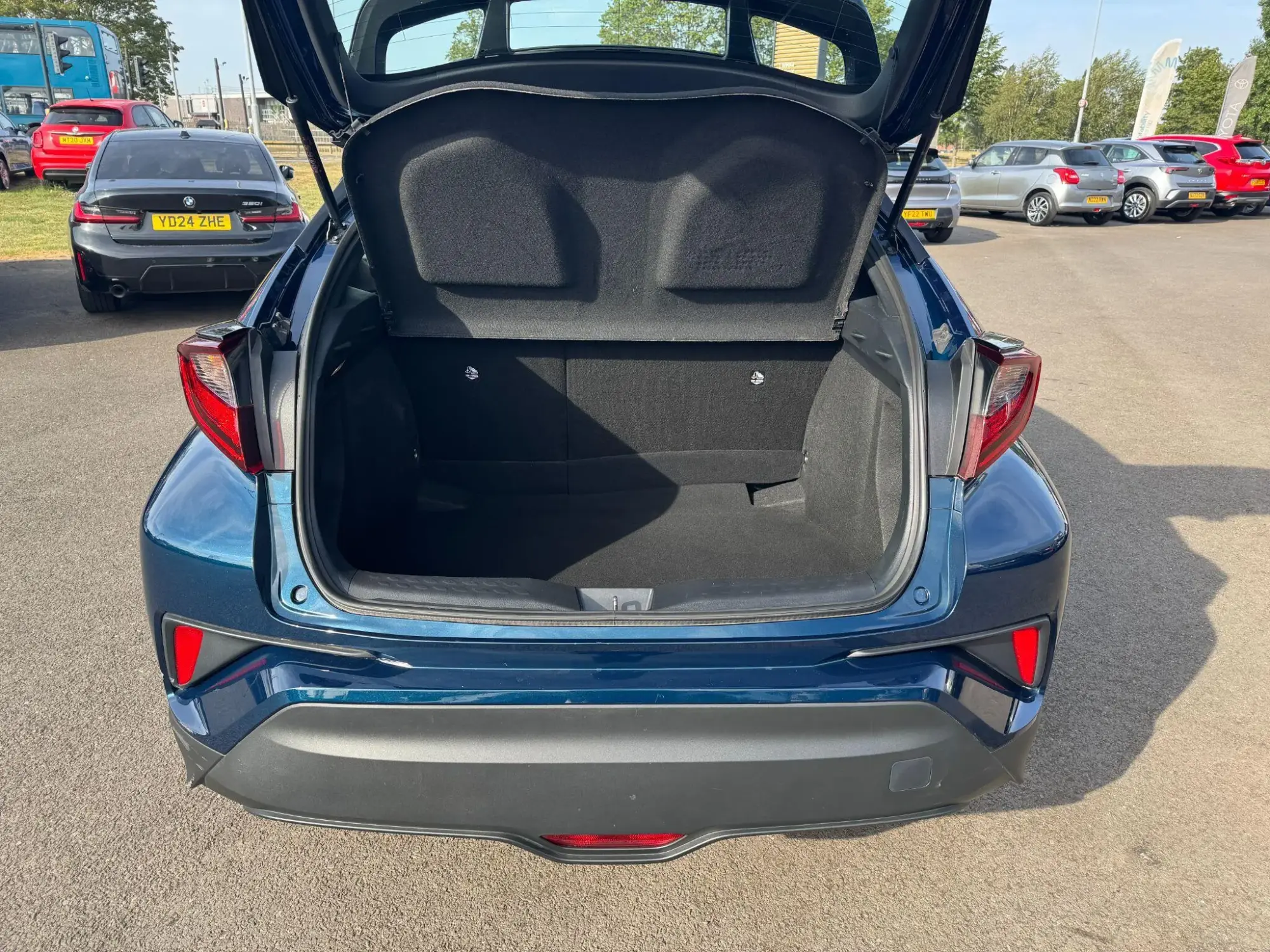 Toyota C-HR Self-Charging Hybrid Image 9 Toyota C-HR Self-Charging Hybrid Image 9