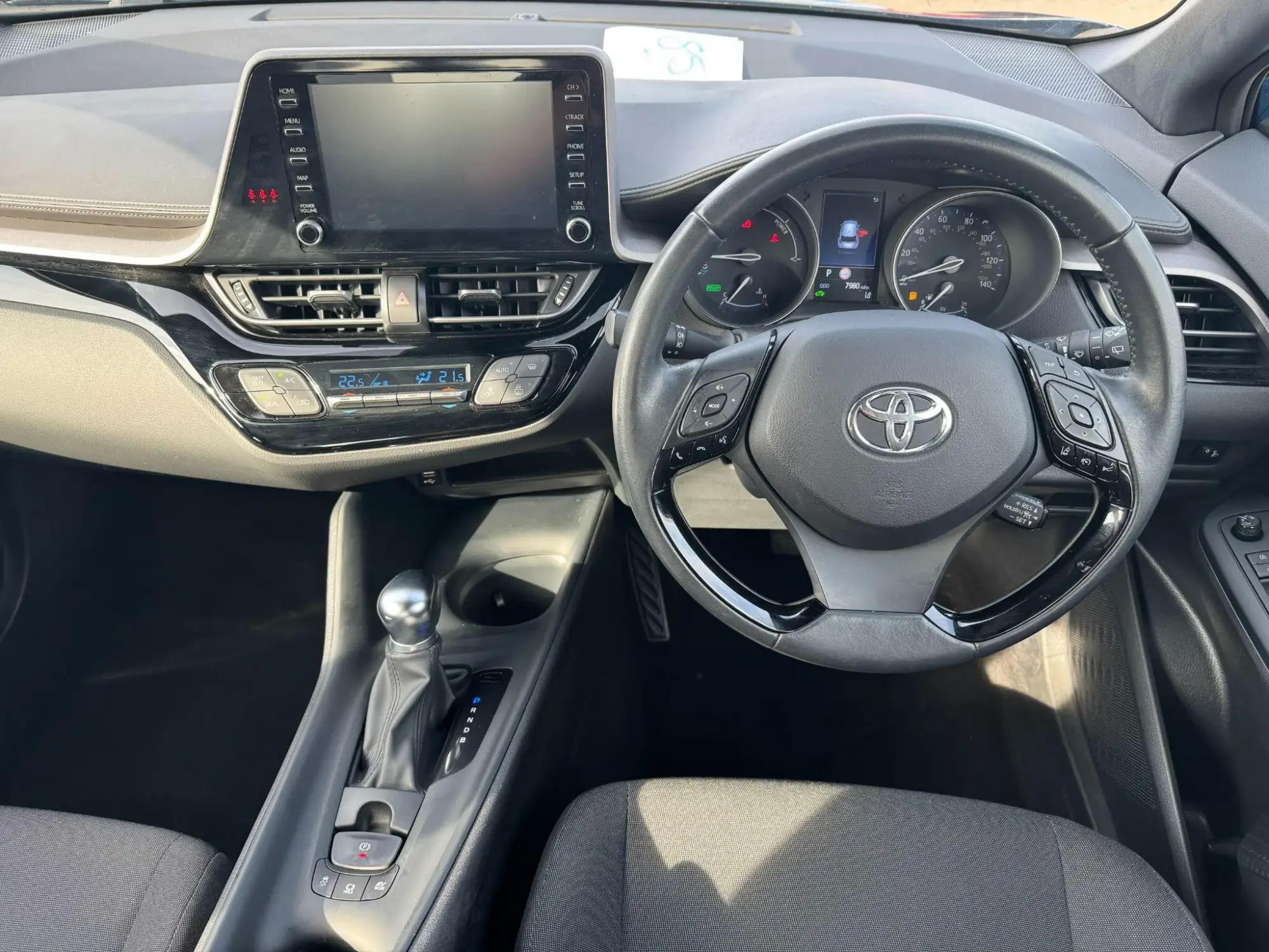 Toyota C-HR Self-Charging Hybrid Image 14 Toyota C-HR Self-Charging Hybrid Image 14
