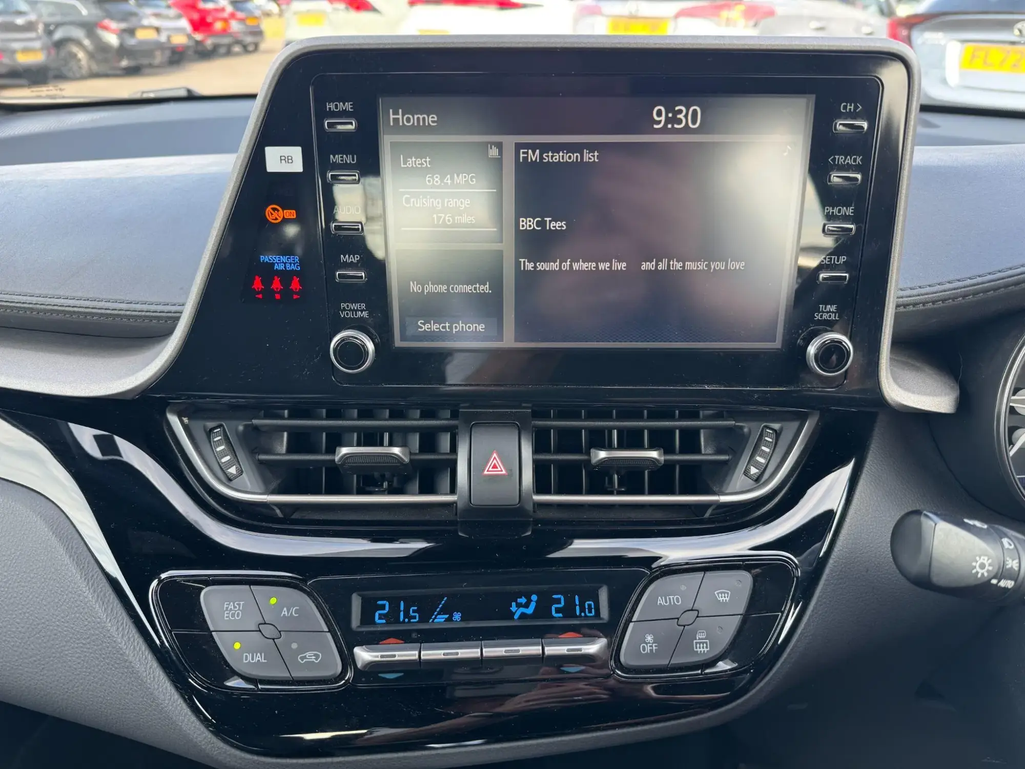 Toyota C-HR Self-Charging Hybrid Image 18 Toyota C-HR Self-Charging Hybrid Image 18