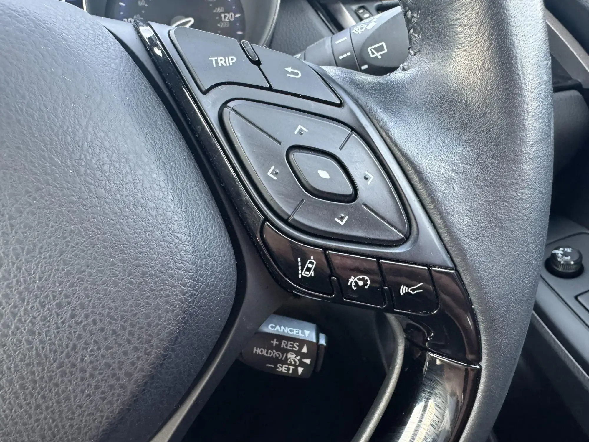 Toyota C-HR Self-Charging Hybrid Image 18 Toyota C-HR Self-Charging Hybrid Image 18