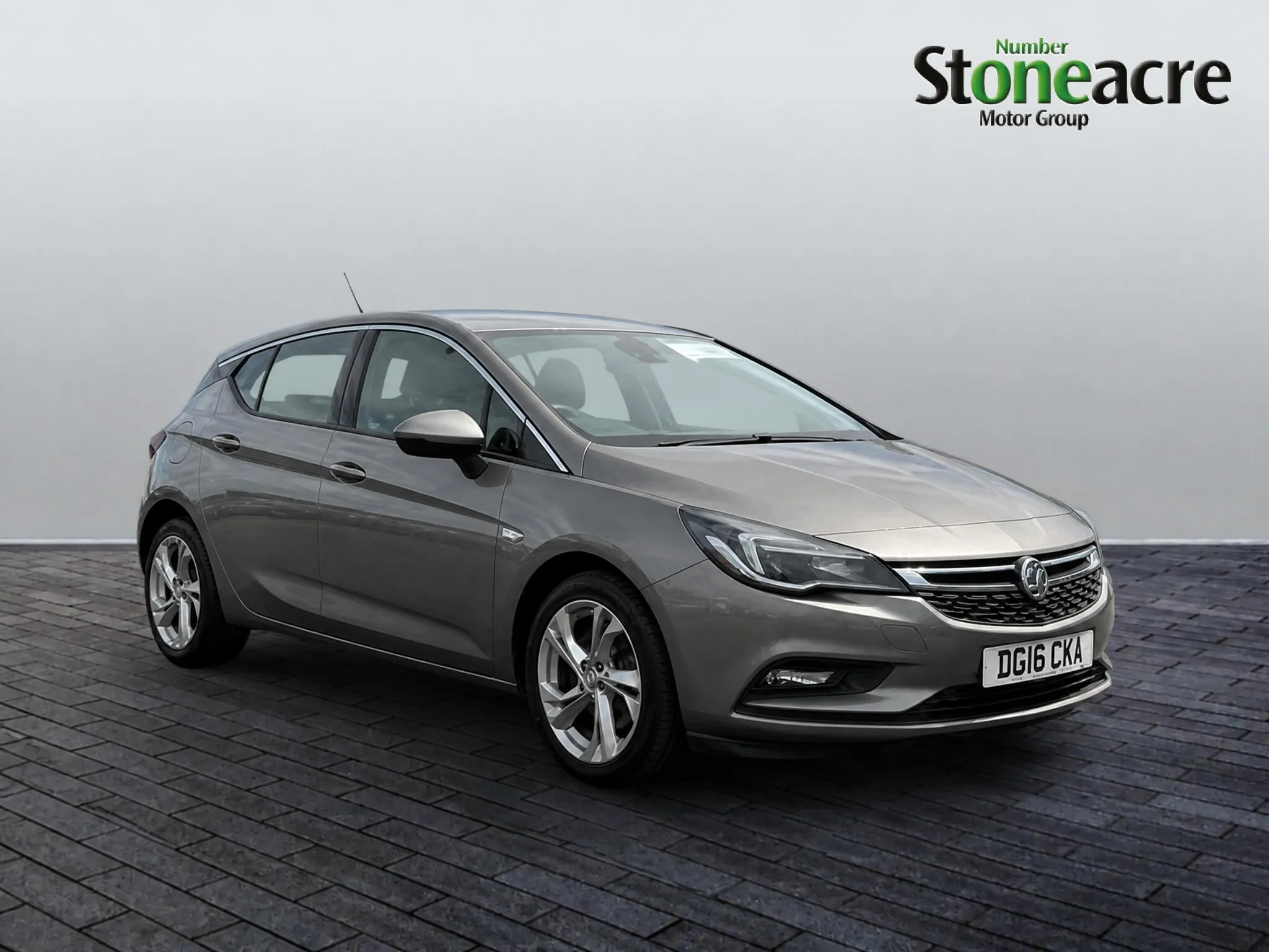 Vauxhall Astra listing photo