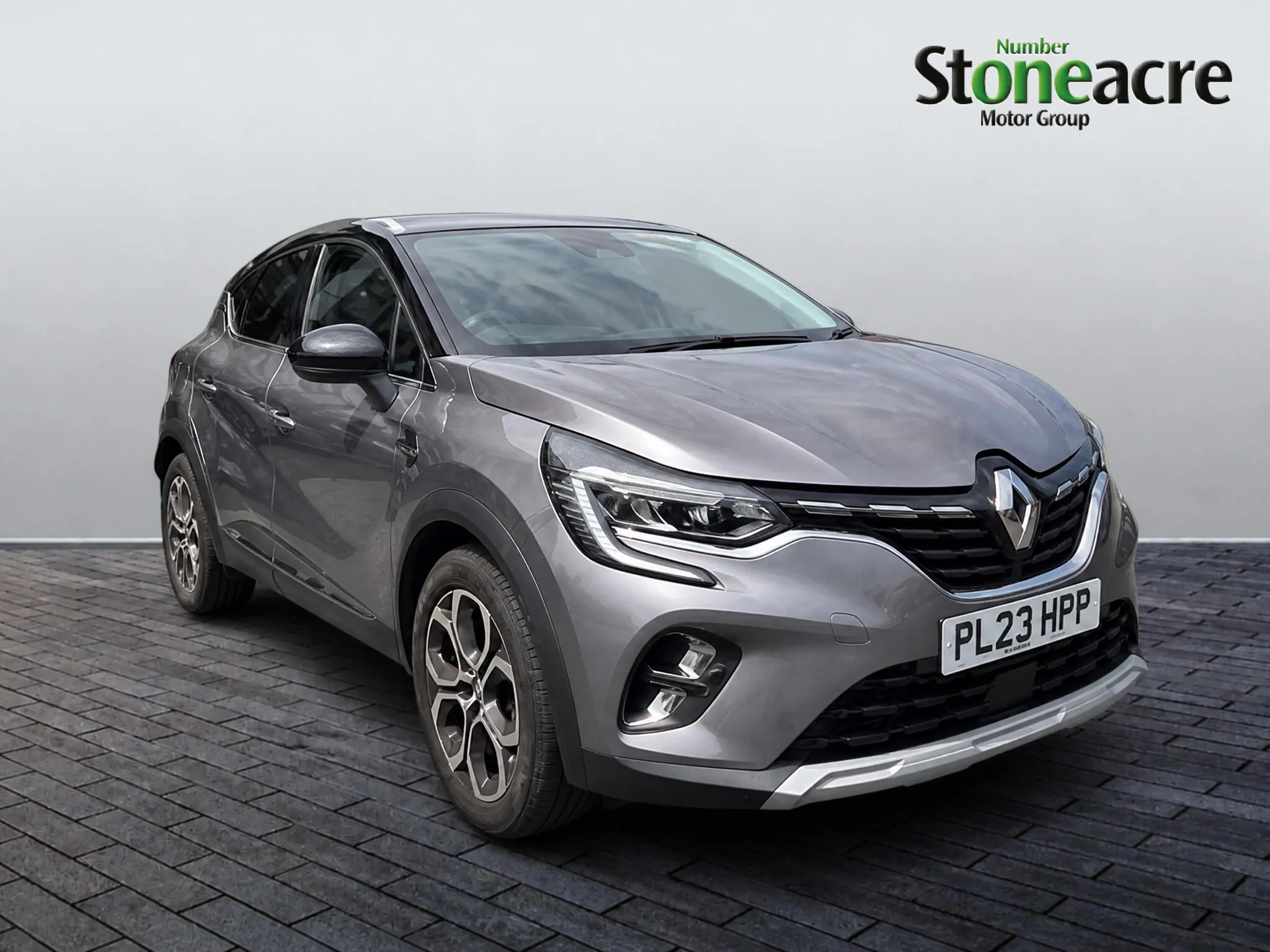 Renault Captur listing photo