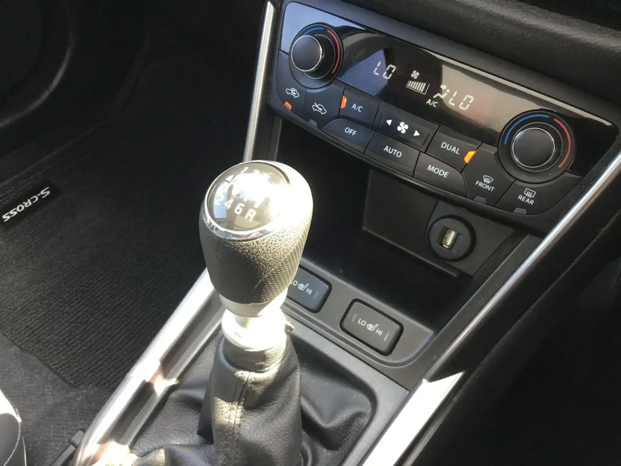 Suzuki S-Cross Image 14