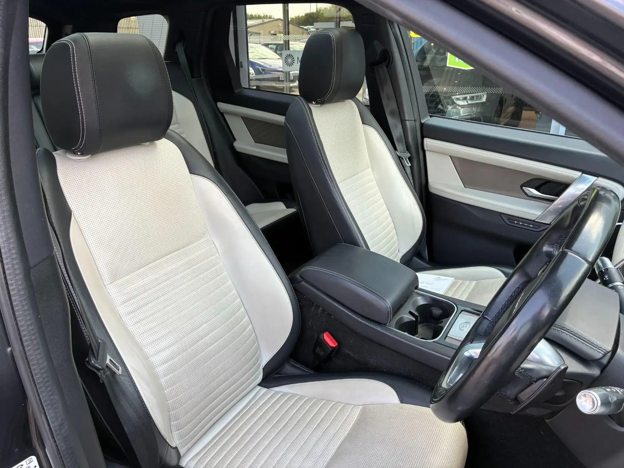 Land Rover Discovery Sport Image 12 Land Rover Discovery Sport Image 12