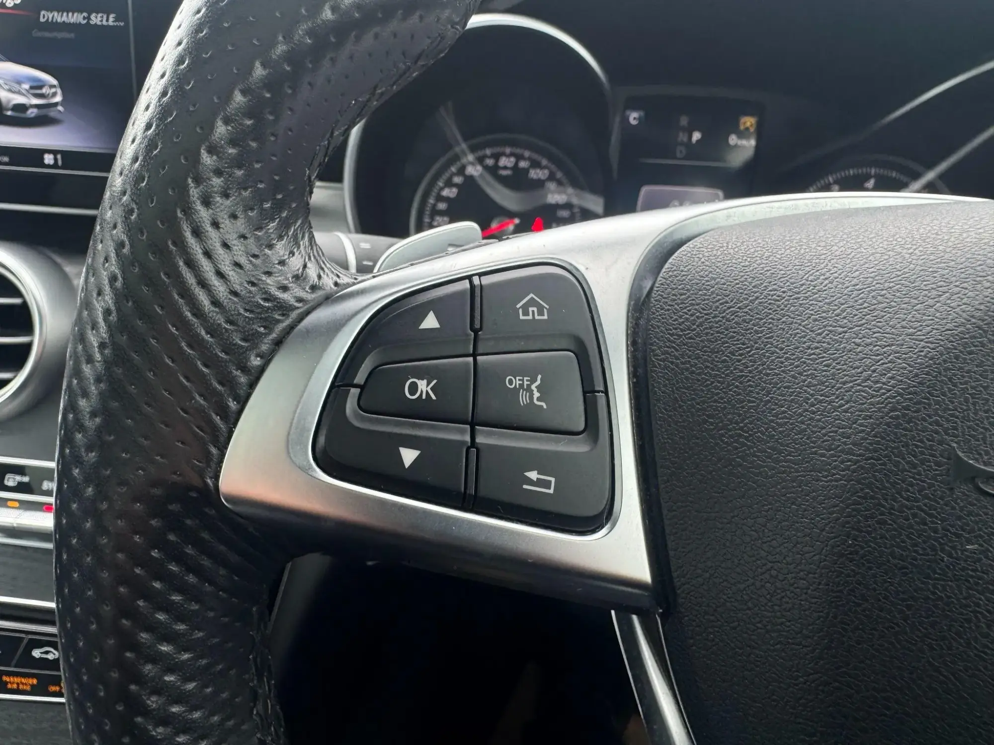 Mercedes-Benz C-Class Image 12 Mercedes-Benz C-Class Image 12