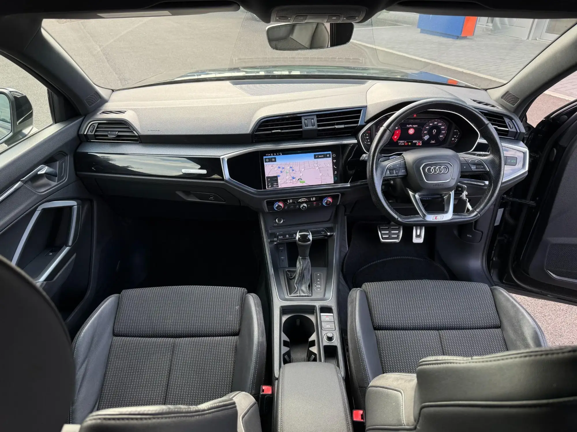 Audi Q3 Image 17