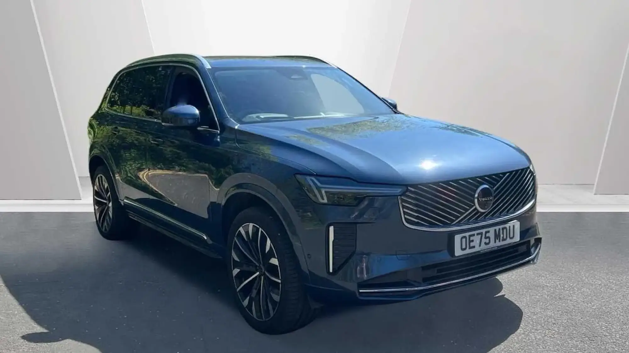 Volvo XC90 2.0 B5 MHEV Ultra Bright Auto 4WD Euro 6 (s/s) 5dr OE75MDU Image 1