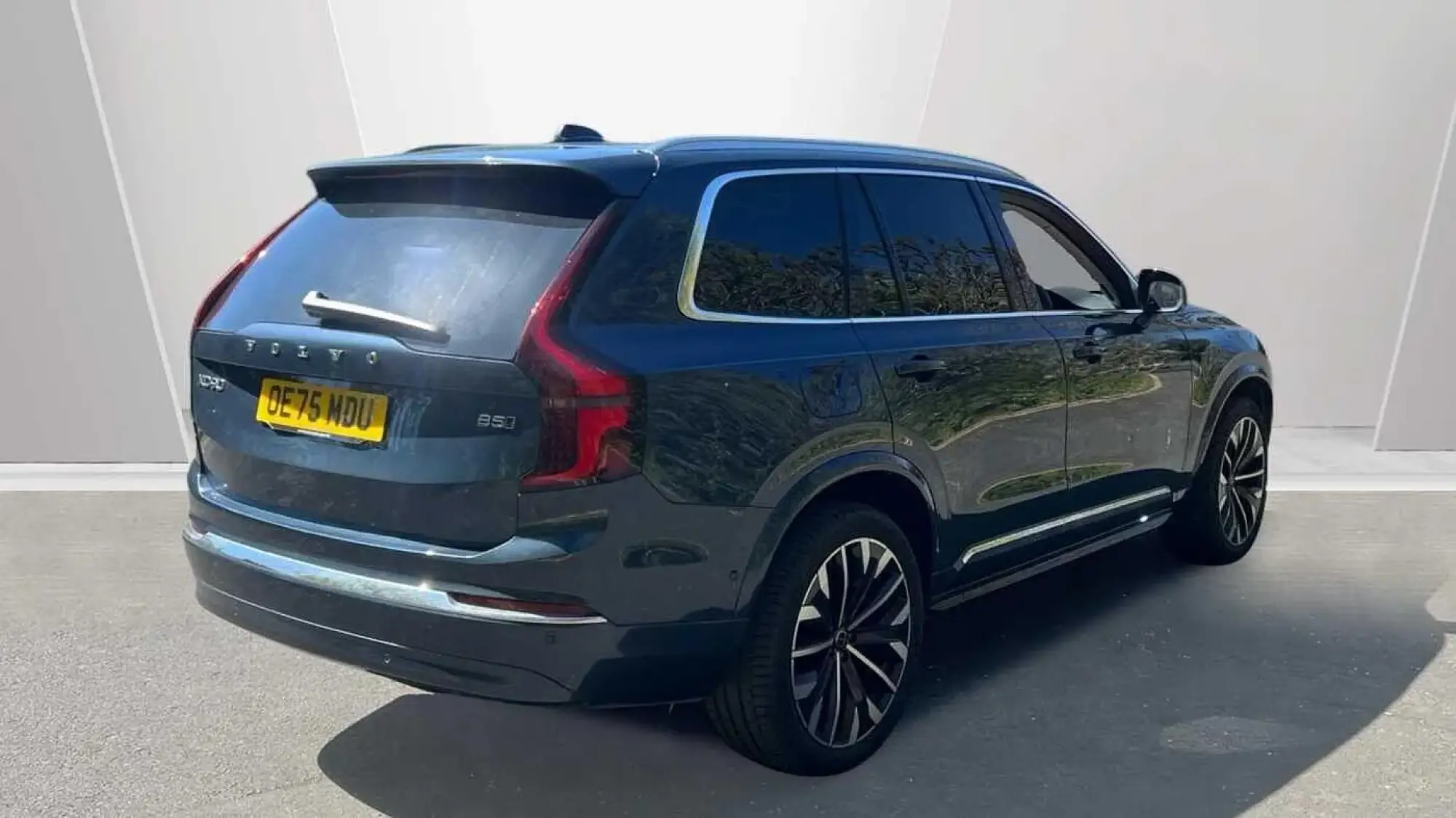 Volvo XC90 2.0 B5 MHEV Ultra Bright Auto 4WD Euro 6 (s/s) 5dr OE75MDU Image 2