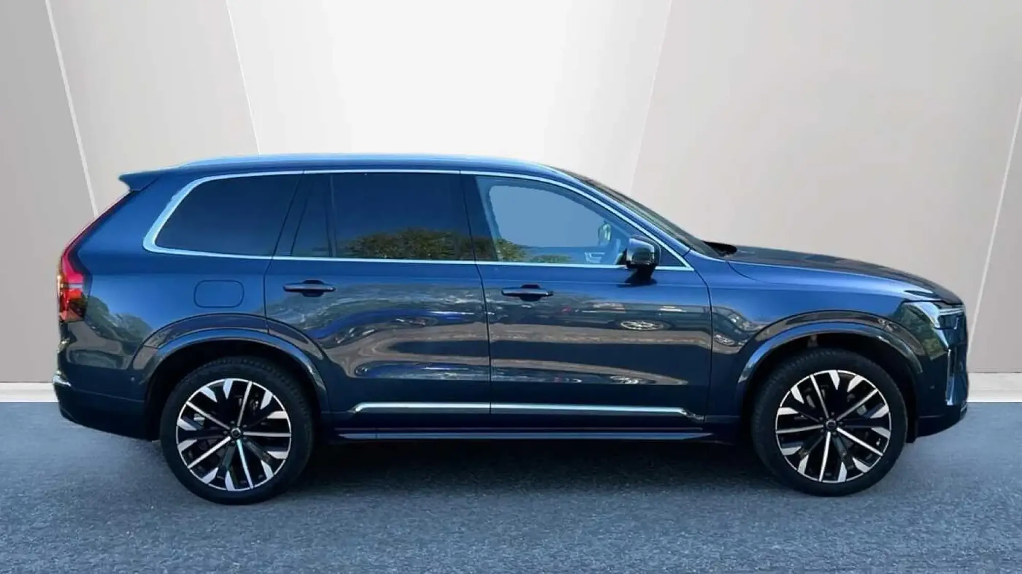 Volvo XC90 2.0 B5 MHEV Ultra Bright Auto 4WD Euro 6 (s/s) 5dr OE75MDU Image 3