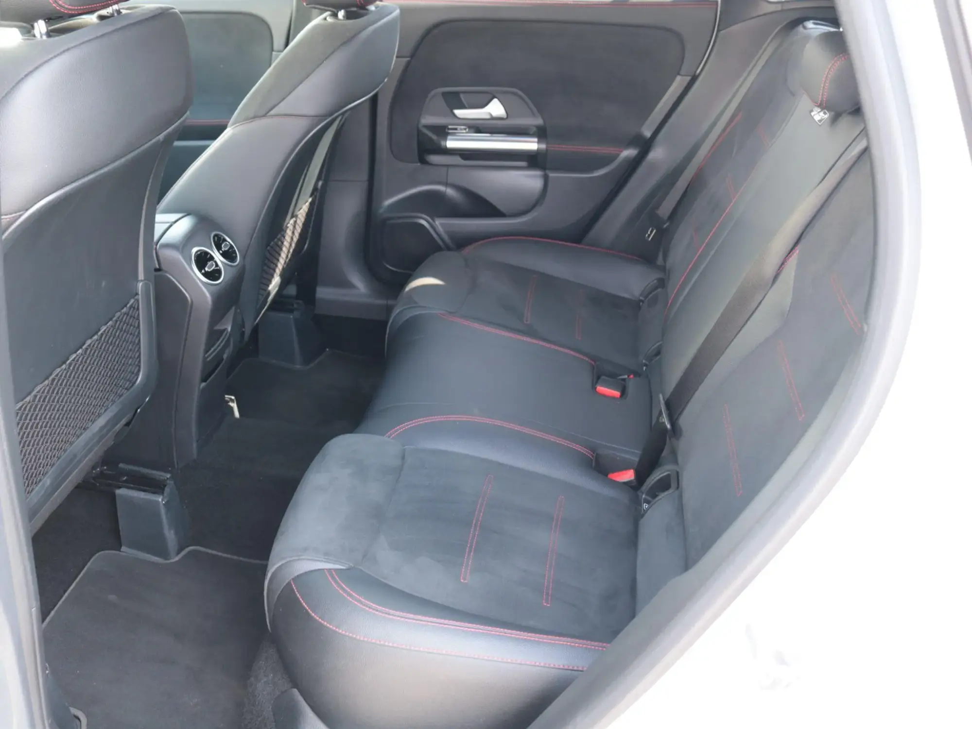 Mercedes-Benz GLA Image 26 Mercedes-Benz GLA Image 26